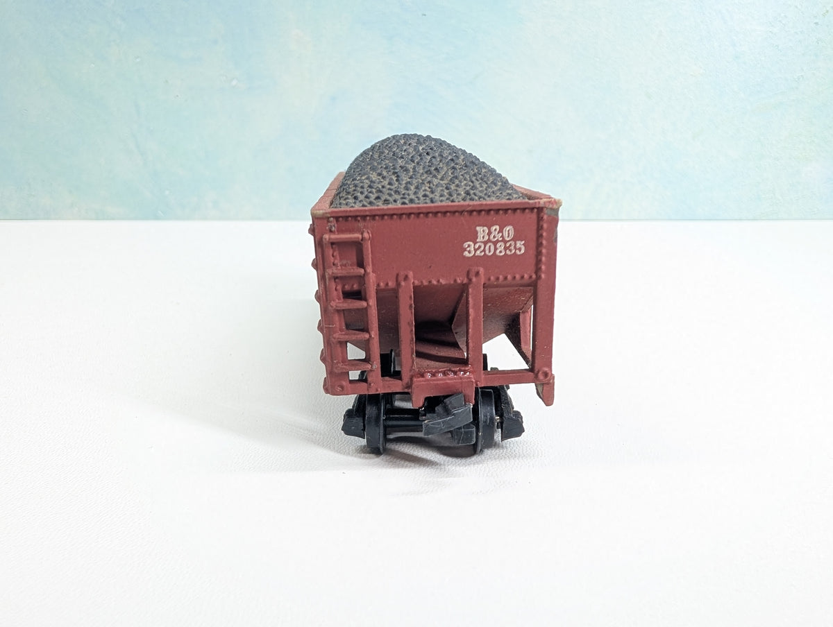 USED HO Scale 2 Bay Hopper with Coal Baltimore and Ohio B&O #320835
