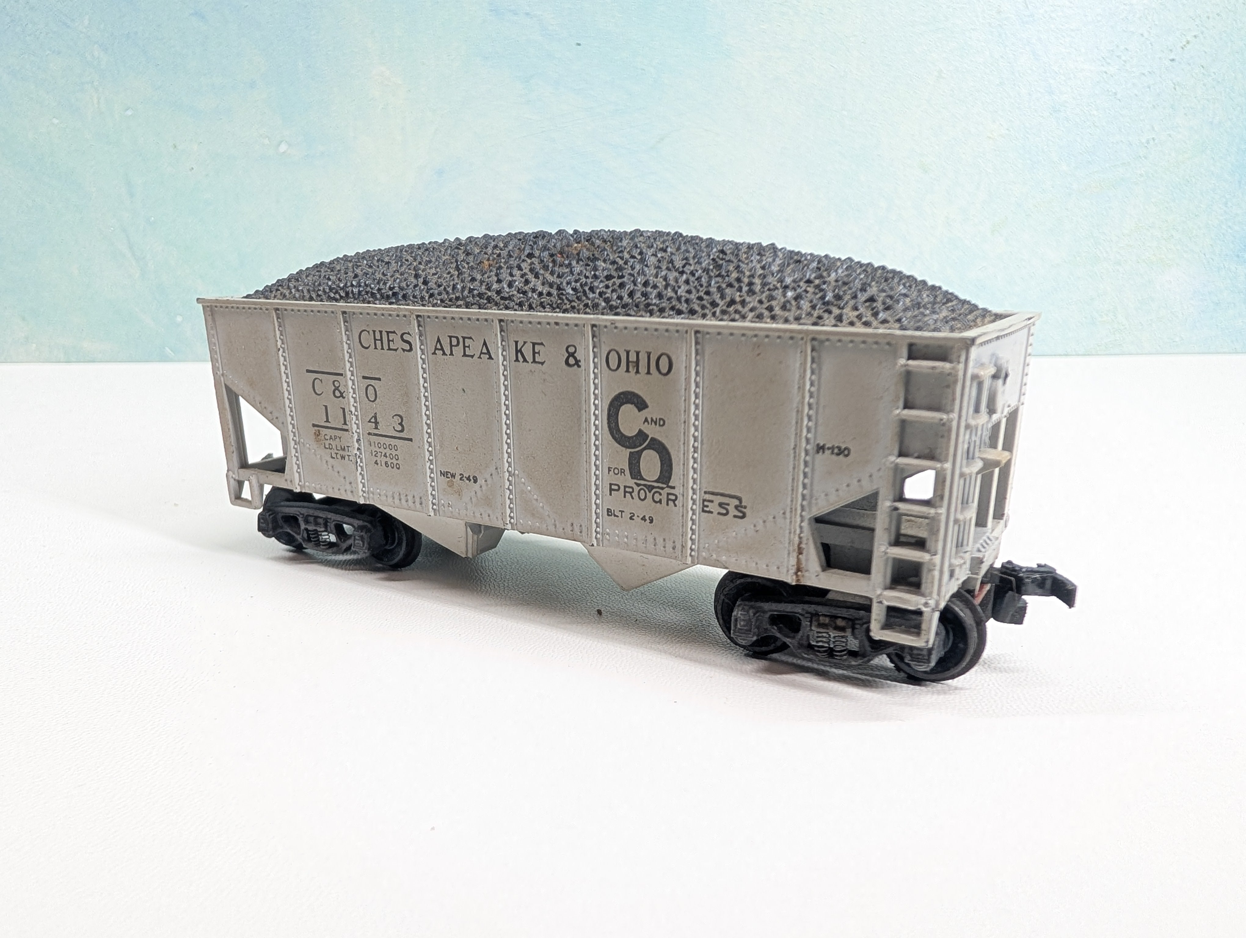 USED HO Scale 2 Bay Hopper with Coal Chesapeake and Ohio C&O #1143