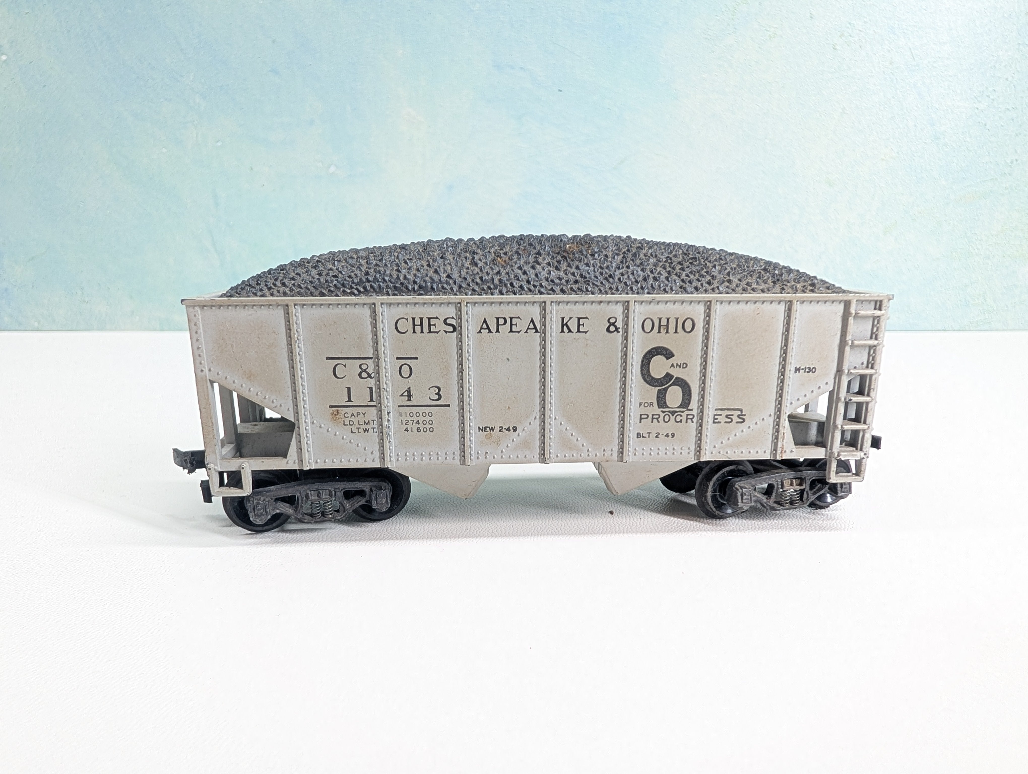USED HO Scale 2 Bay Hopper with Coal Chesapeake and Ohio C&O #1143
