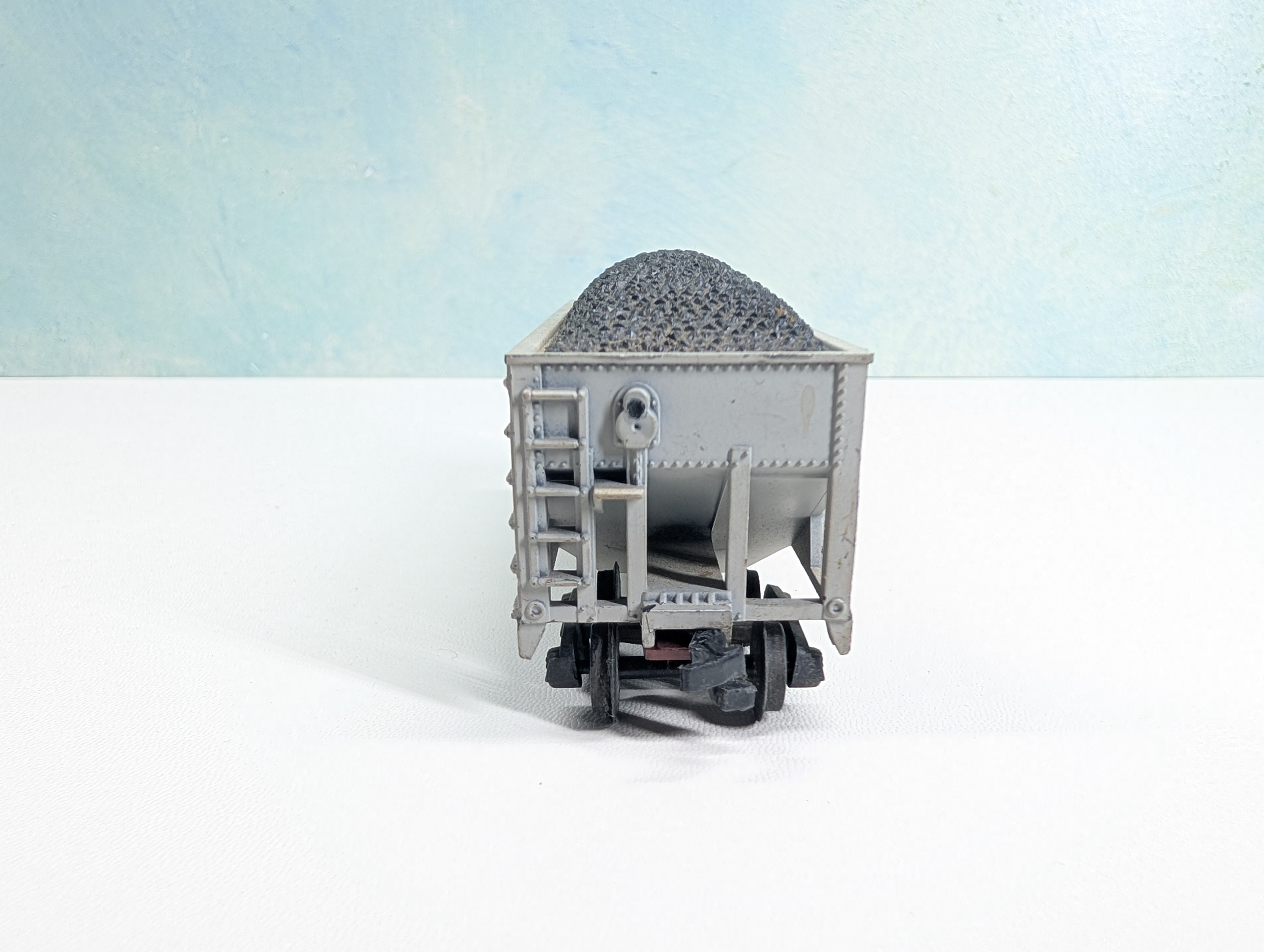 USED HO Scale 2 Bay Hopper with Coal Chesapeake and Ohio C&O #1143
