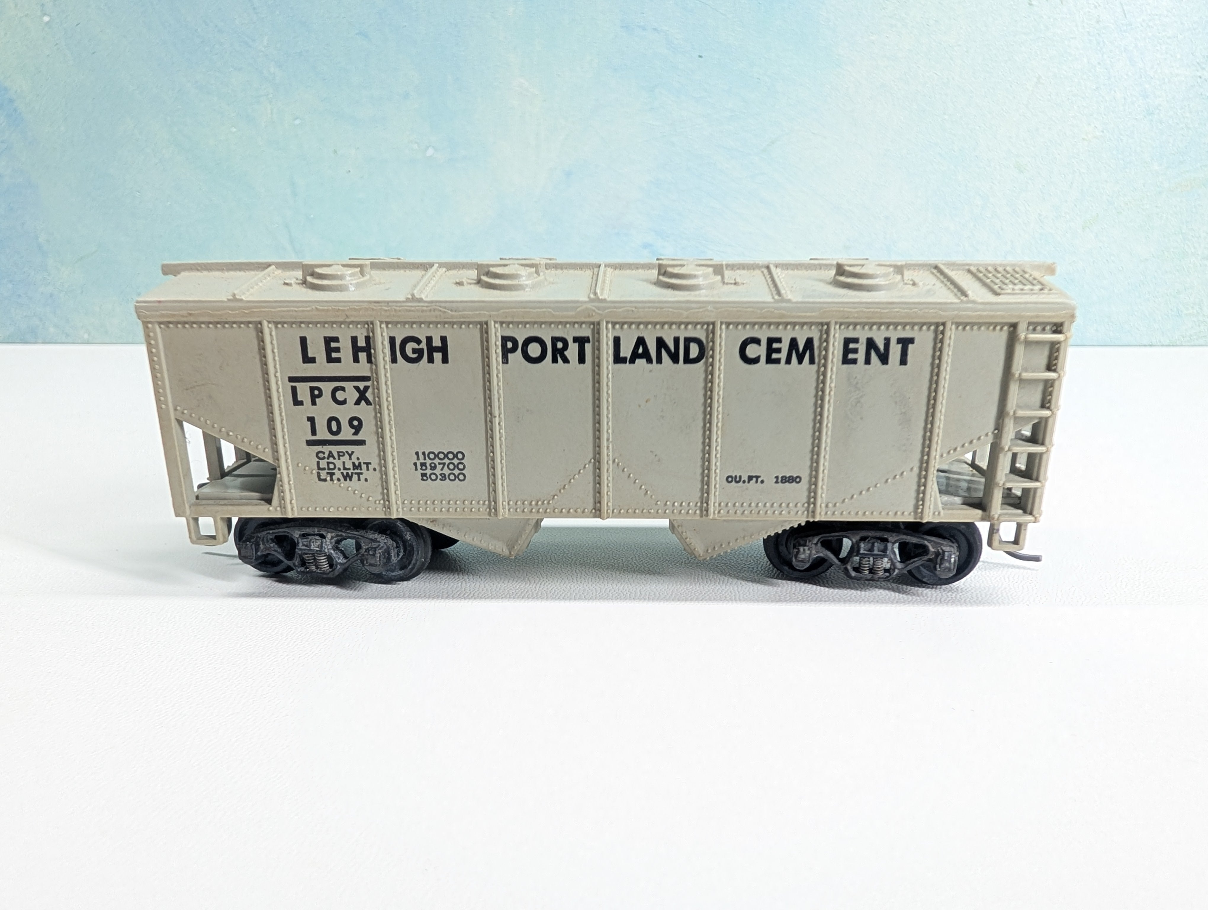USED MARX HO Scale 2 Bay Covered Hopper Lehigh Portland Cement LPCX #109