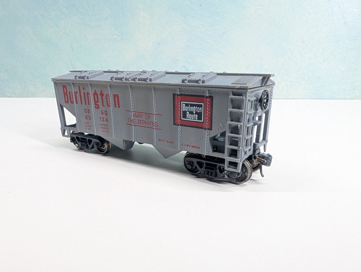 USED HO Scale 2 Bay Covered Hopper Burlington CB&Q #85124