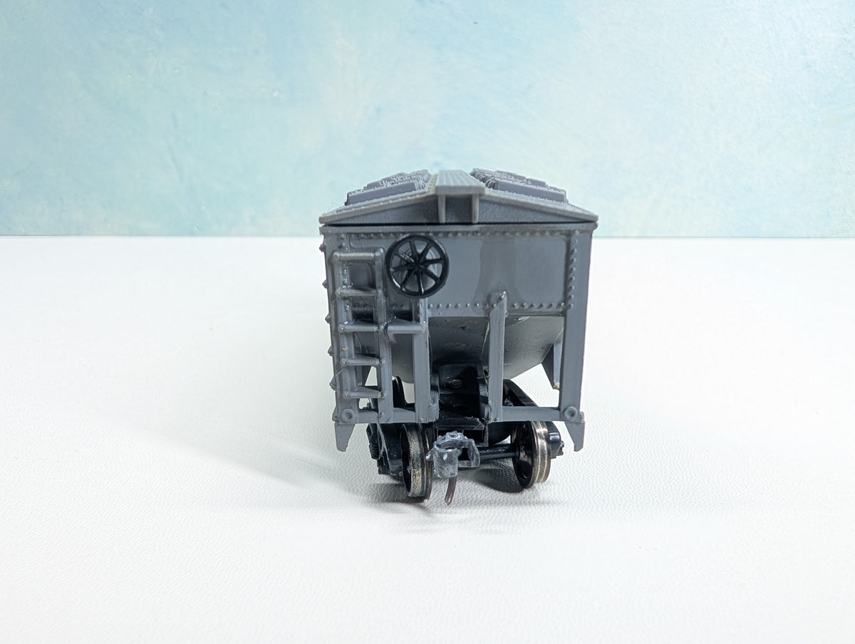 USED HO Scale 2 Bay Covered Hopper Burlington CB&Q #85124