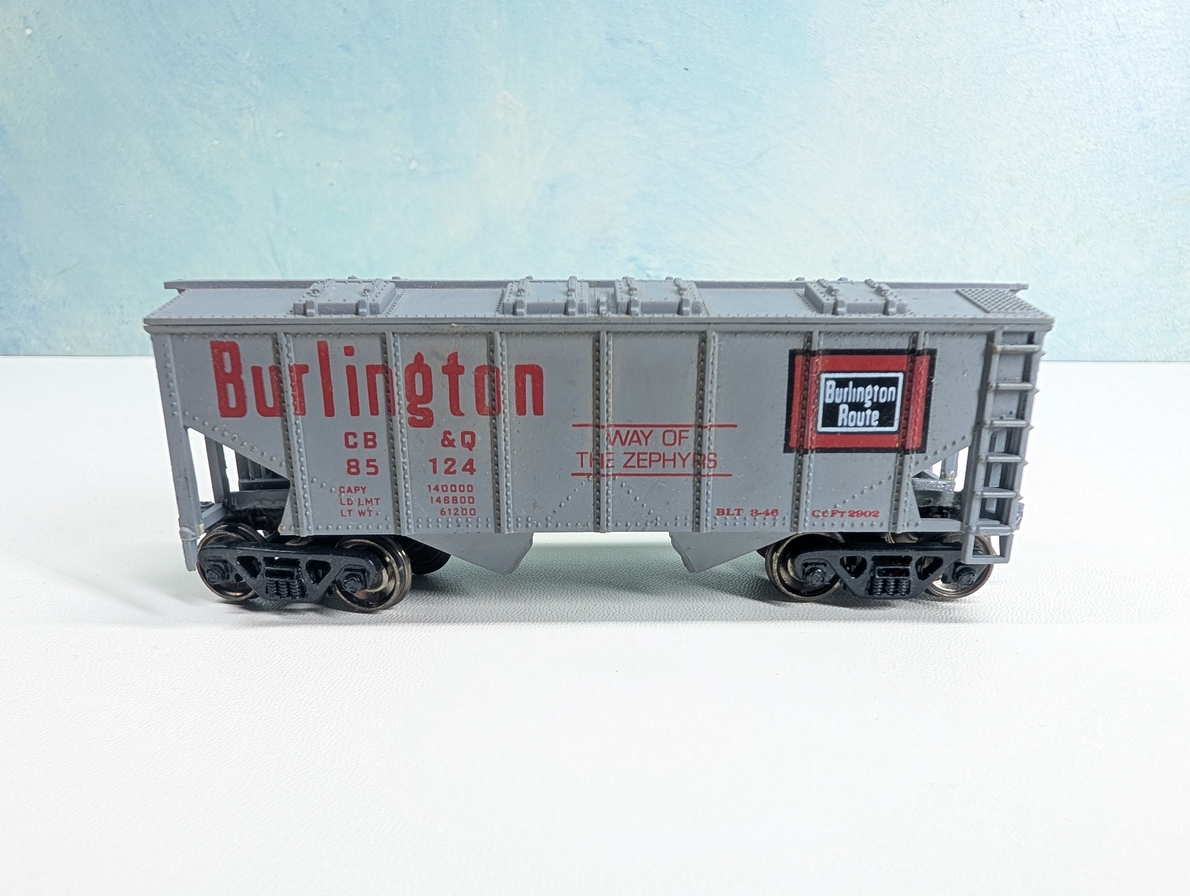 USED HO Scale 2 Bay Covered Hopper Burlington CB&Q #85124
