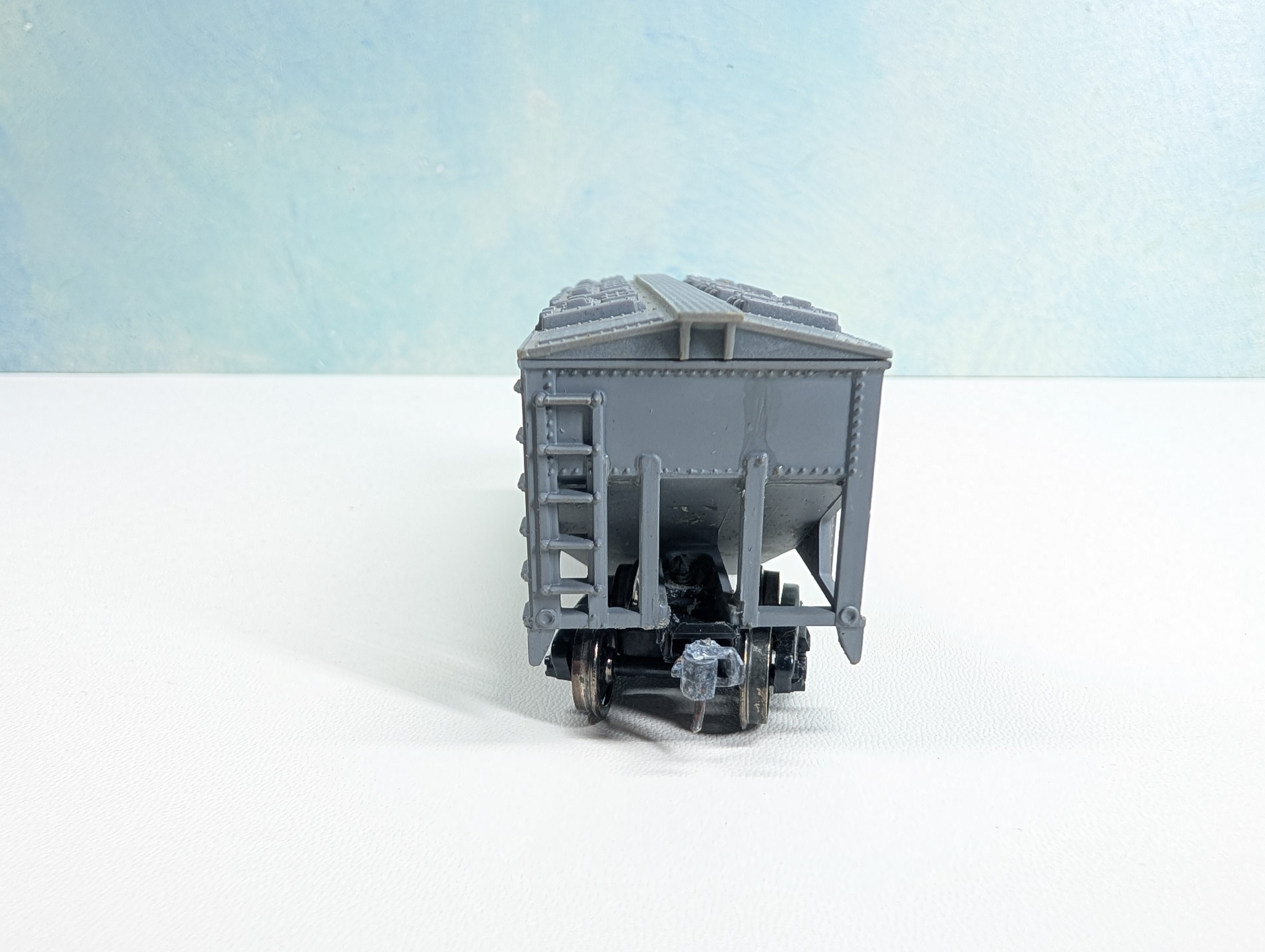 USED HO Scale 2 Bay Covered Hopper Burlington CB&Q #85124