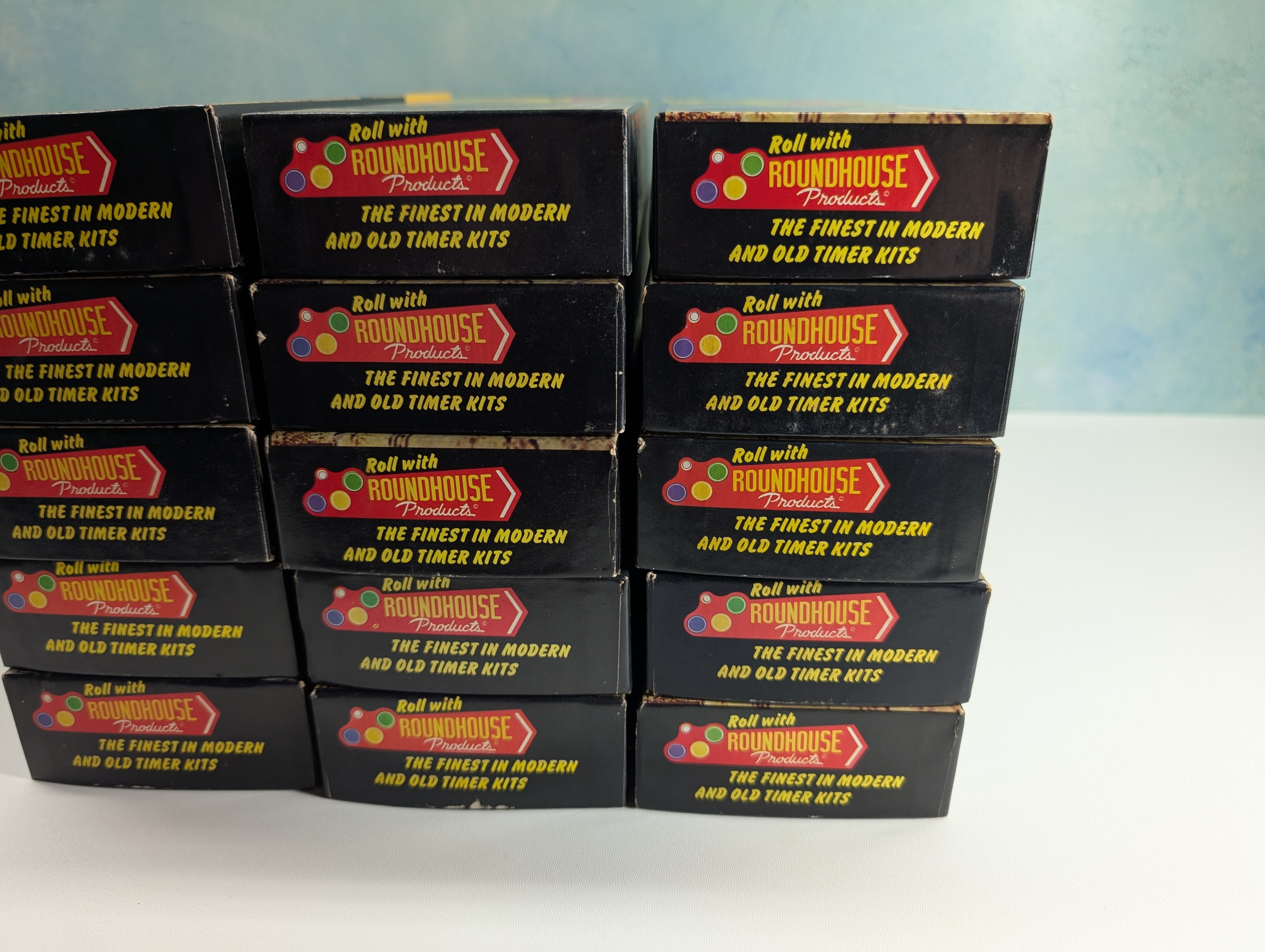 USED Roundhouse HO Scale Lot of Long Empty Train Boxes for Storage (15 pcs)