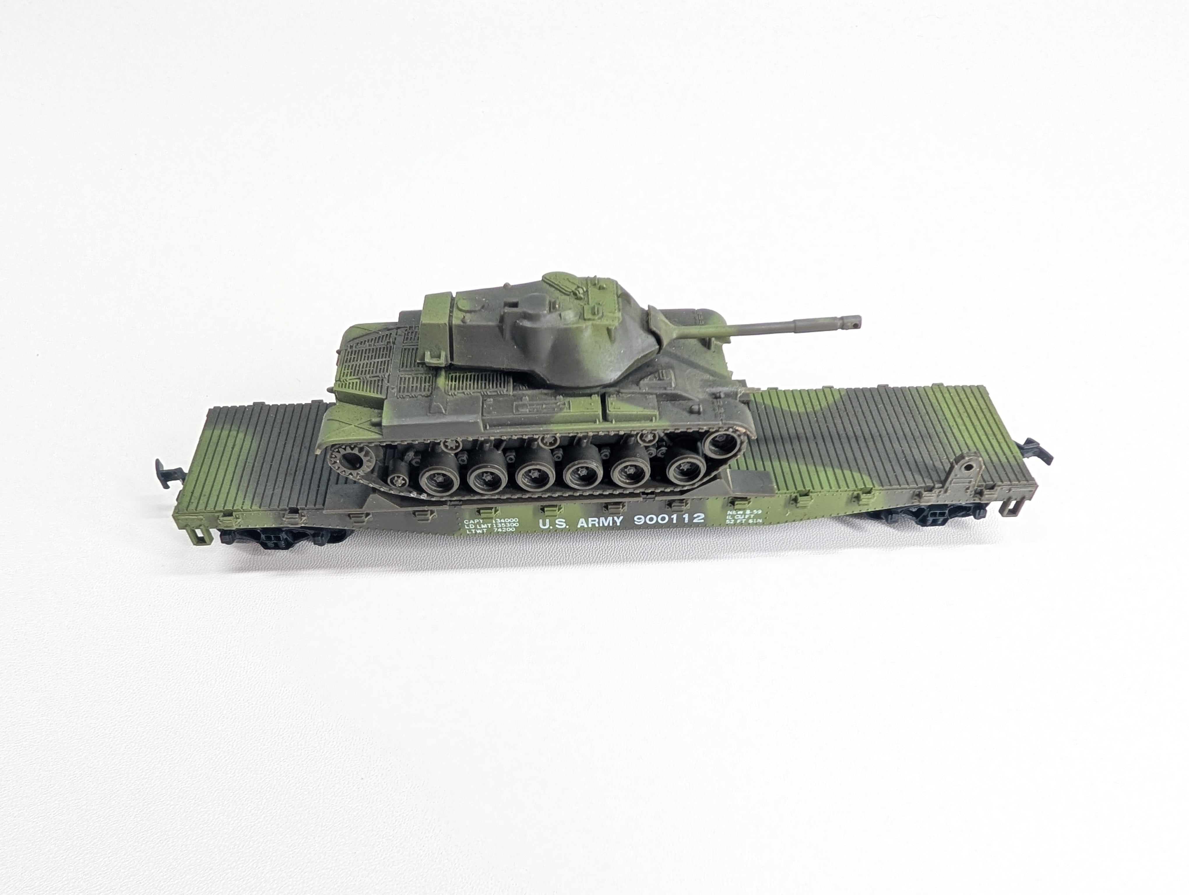 USED AHM 11112 HO Scale M-47 Tank w/ 51' Flat Car w/ Dock & Figures US Army 900112