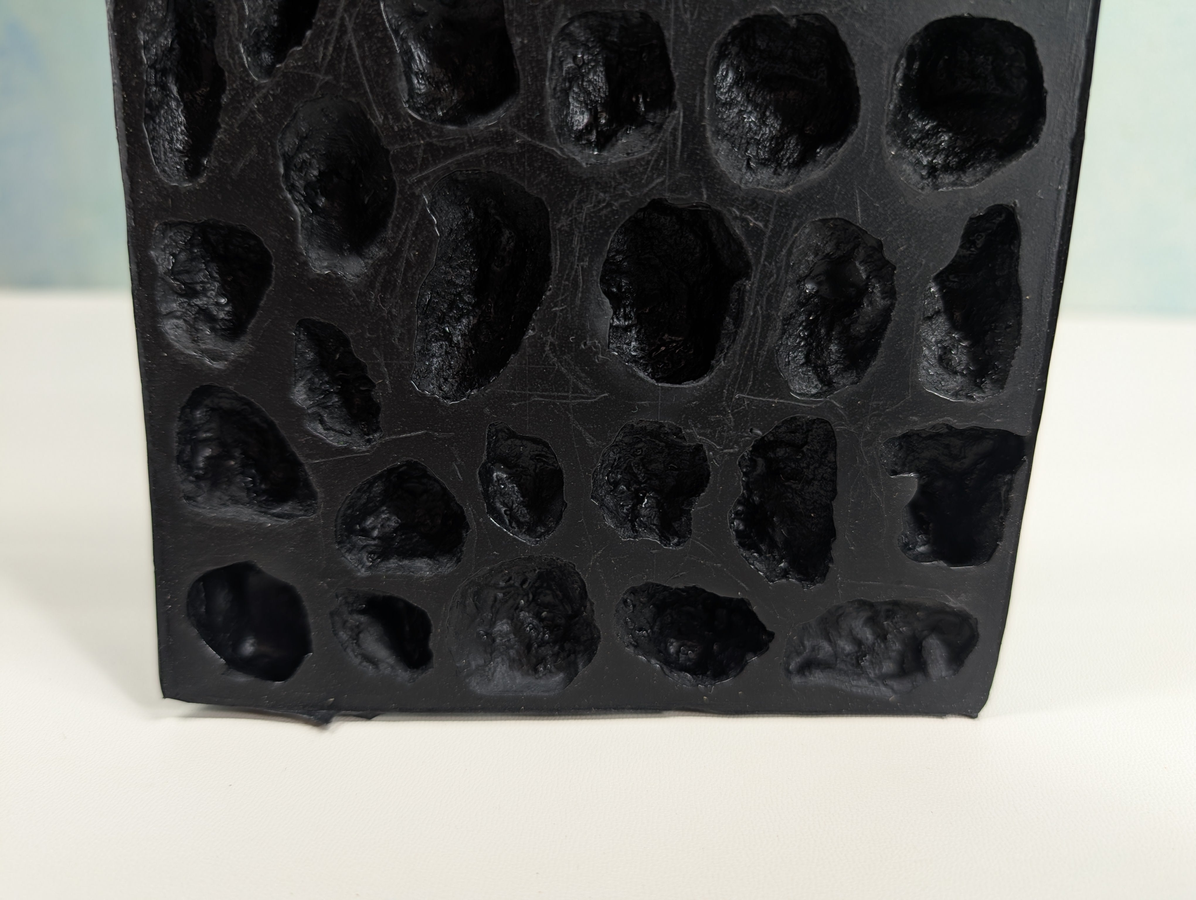 USED Woodland Scenics C1232 Multi Scale Boulders Rock Mold