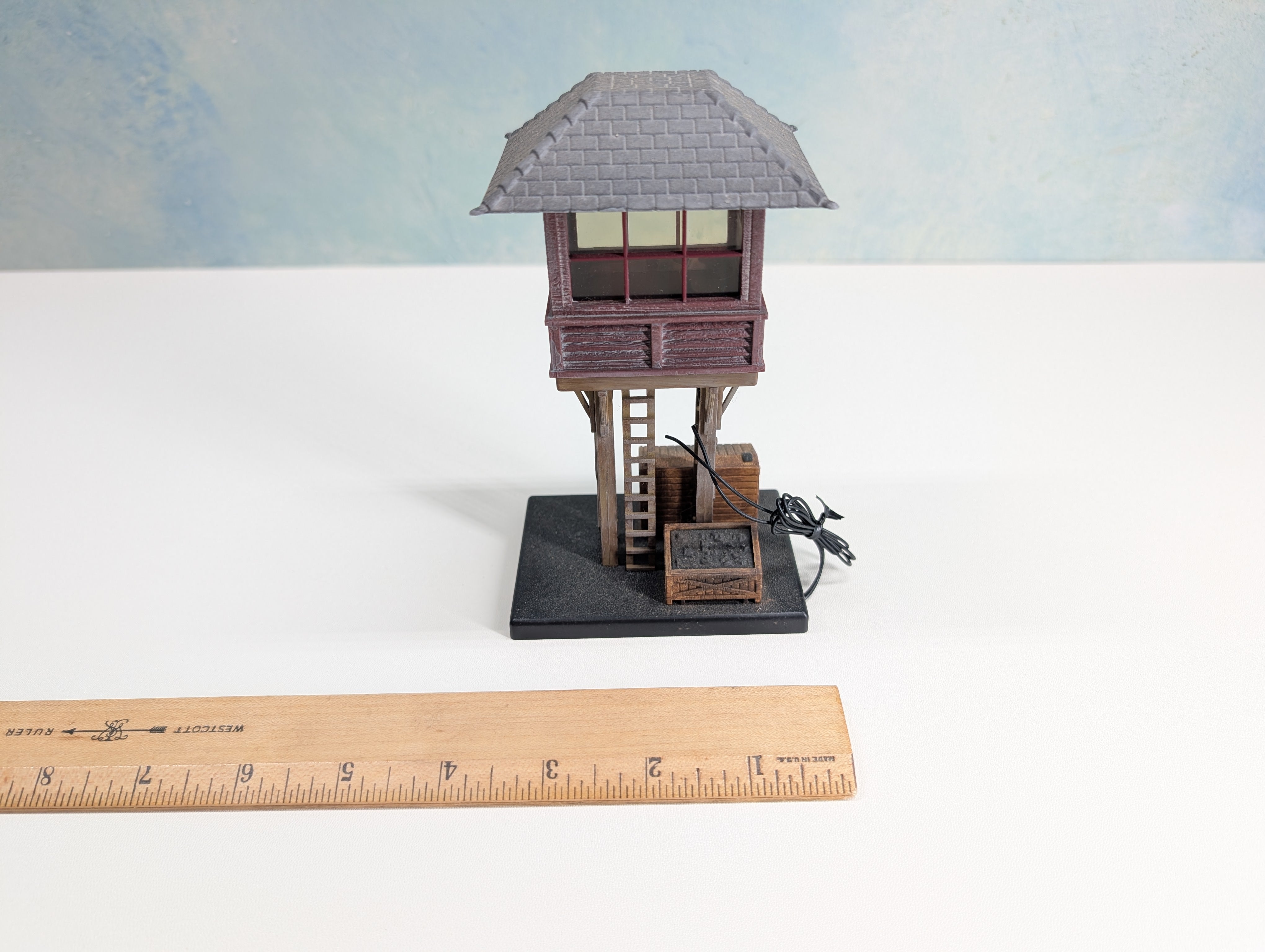 USED MTH O Elevated Gate Tower (Weathered)
