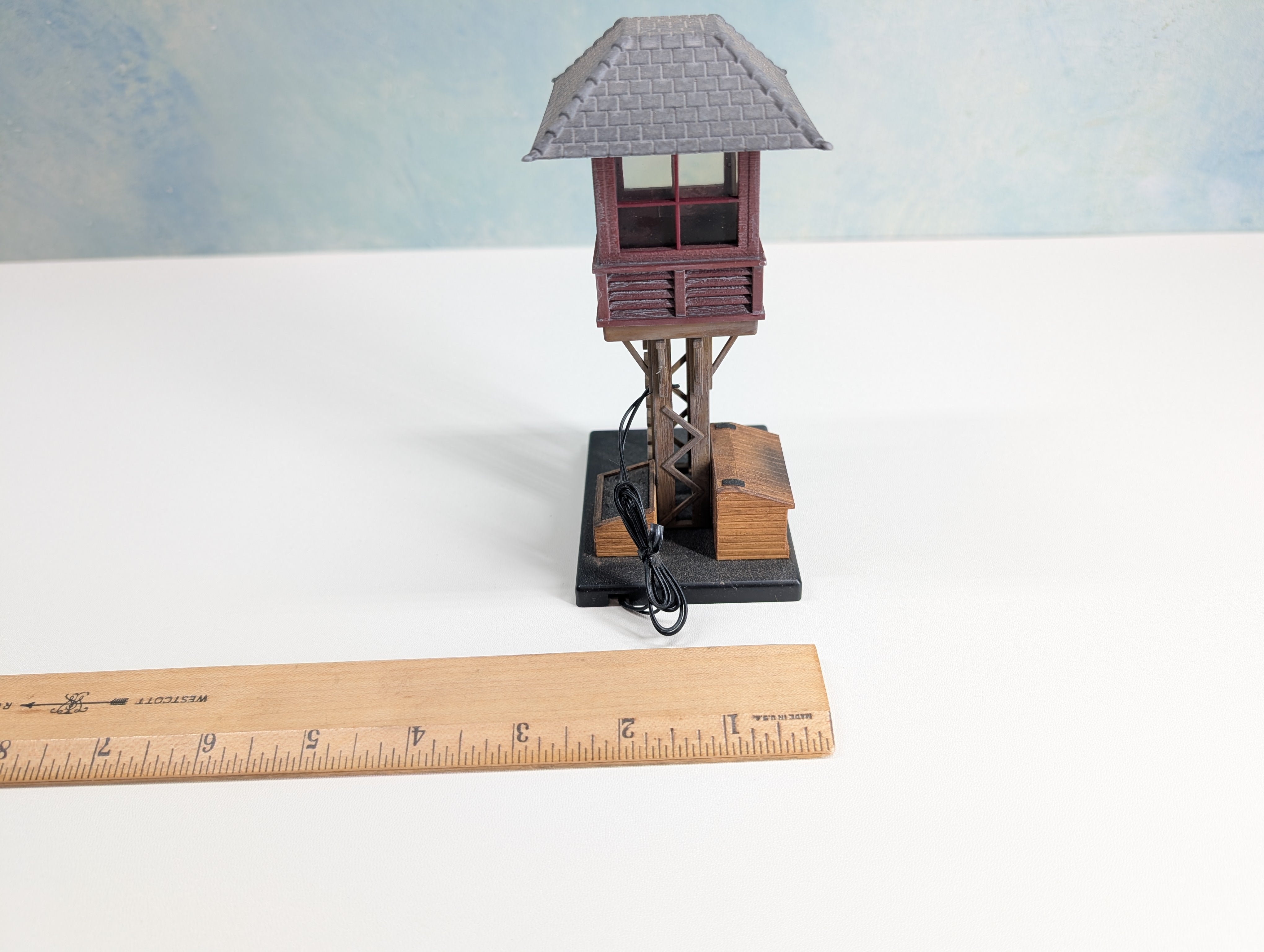 USED MTH O Elevated Gate Tower (Weathered)