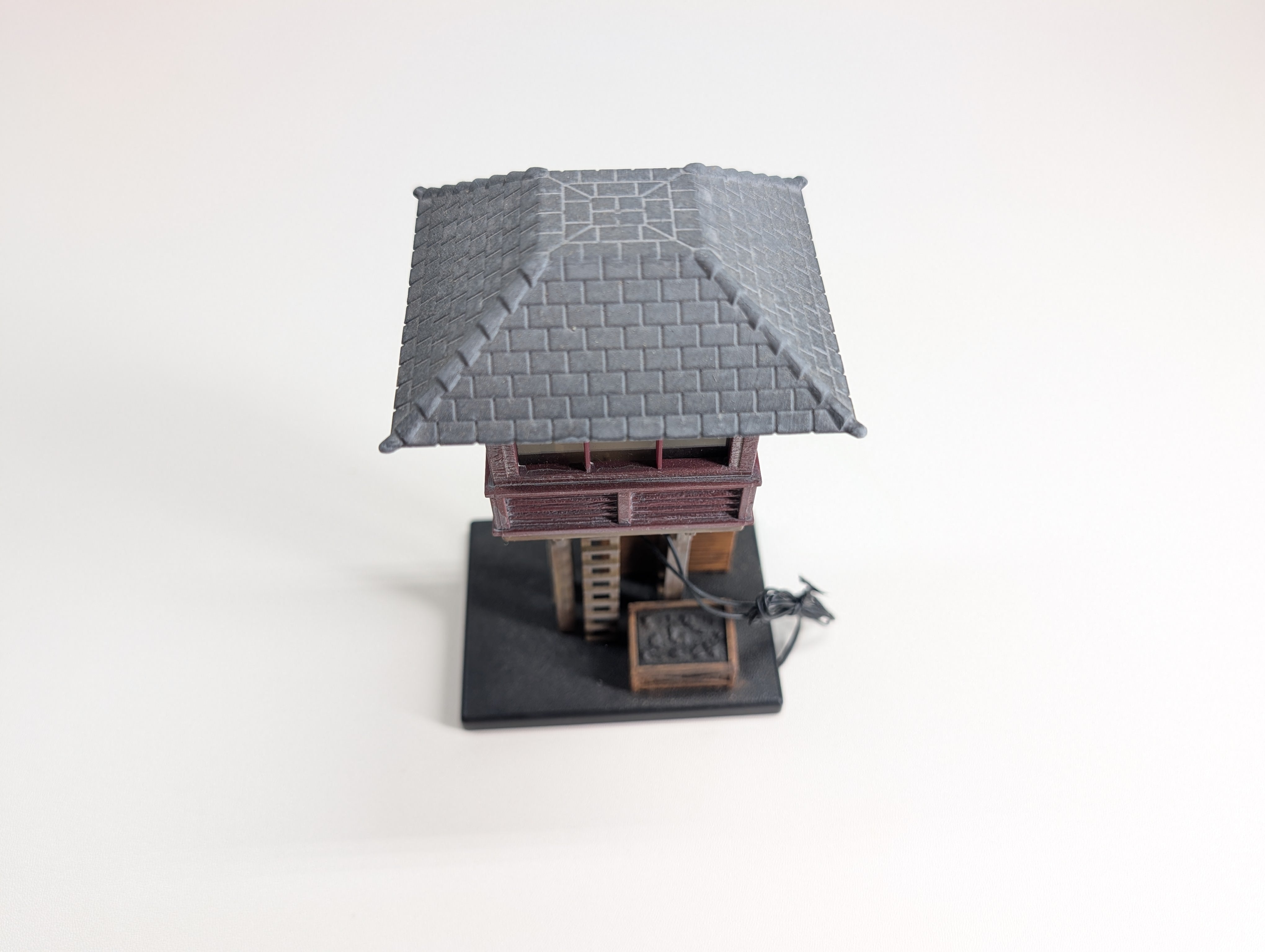 USED MTH O Elevated Gate Tower (Weathered)