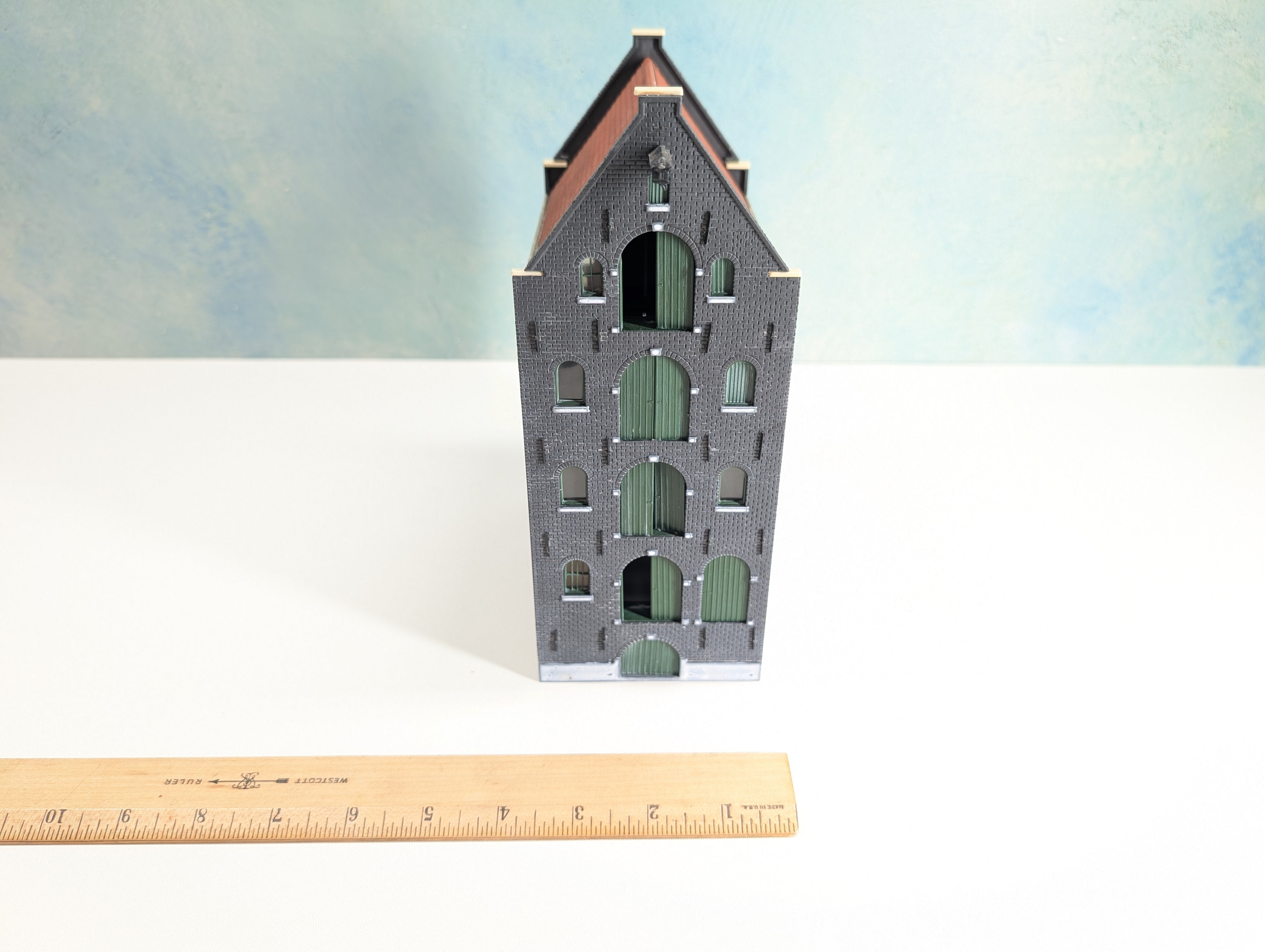 USED Pola HO Scale Lubeck Warehouse