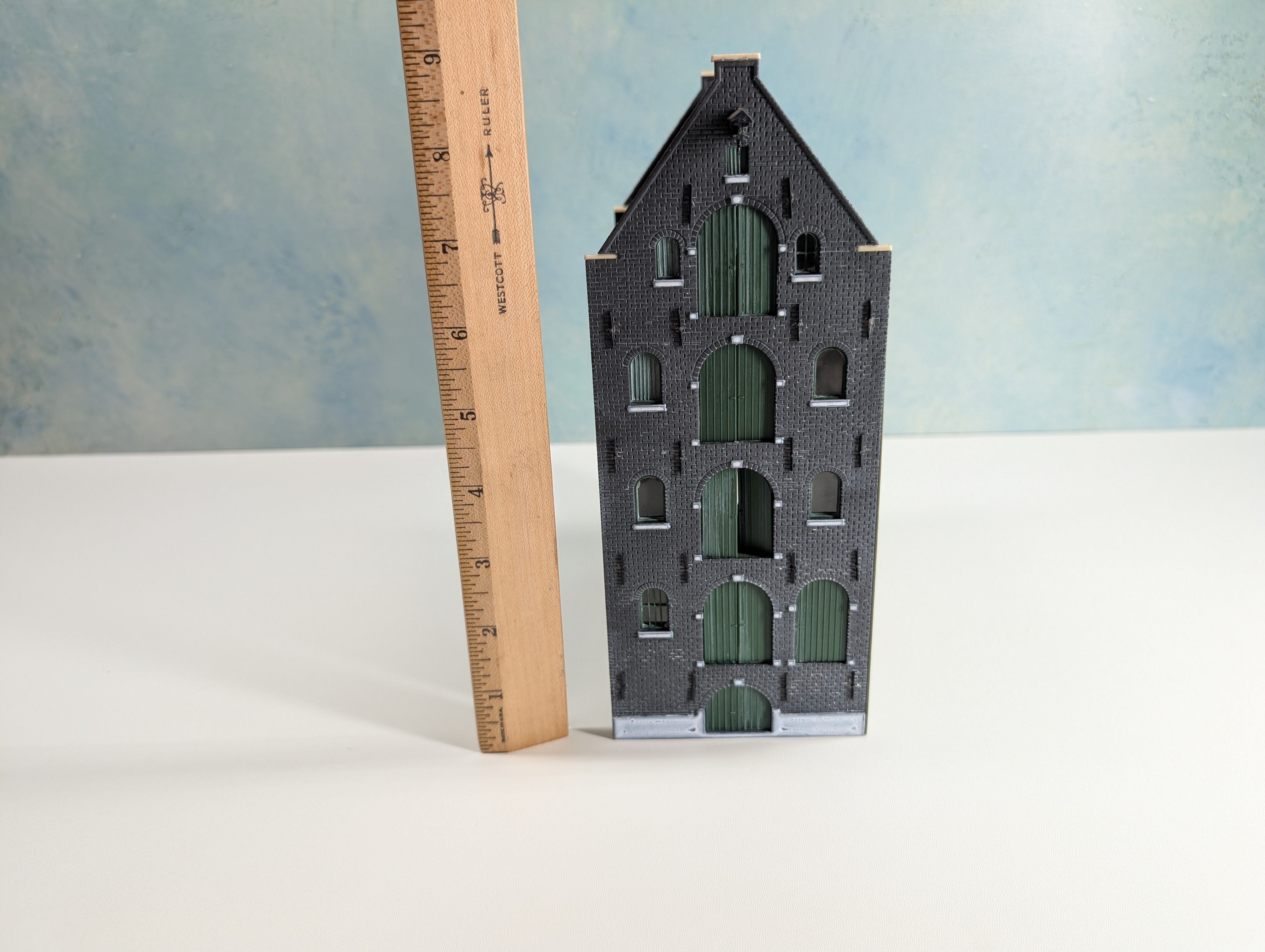 USED Pola HO Scale Lubeck Warehouse