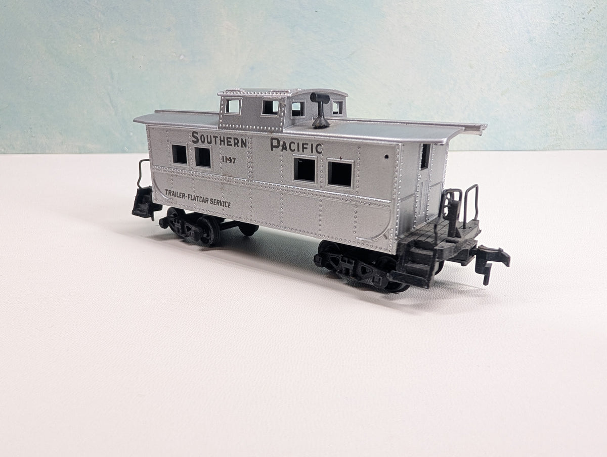 USED Varney HO Scale Caboose Southern Pacific #1147