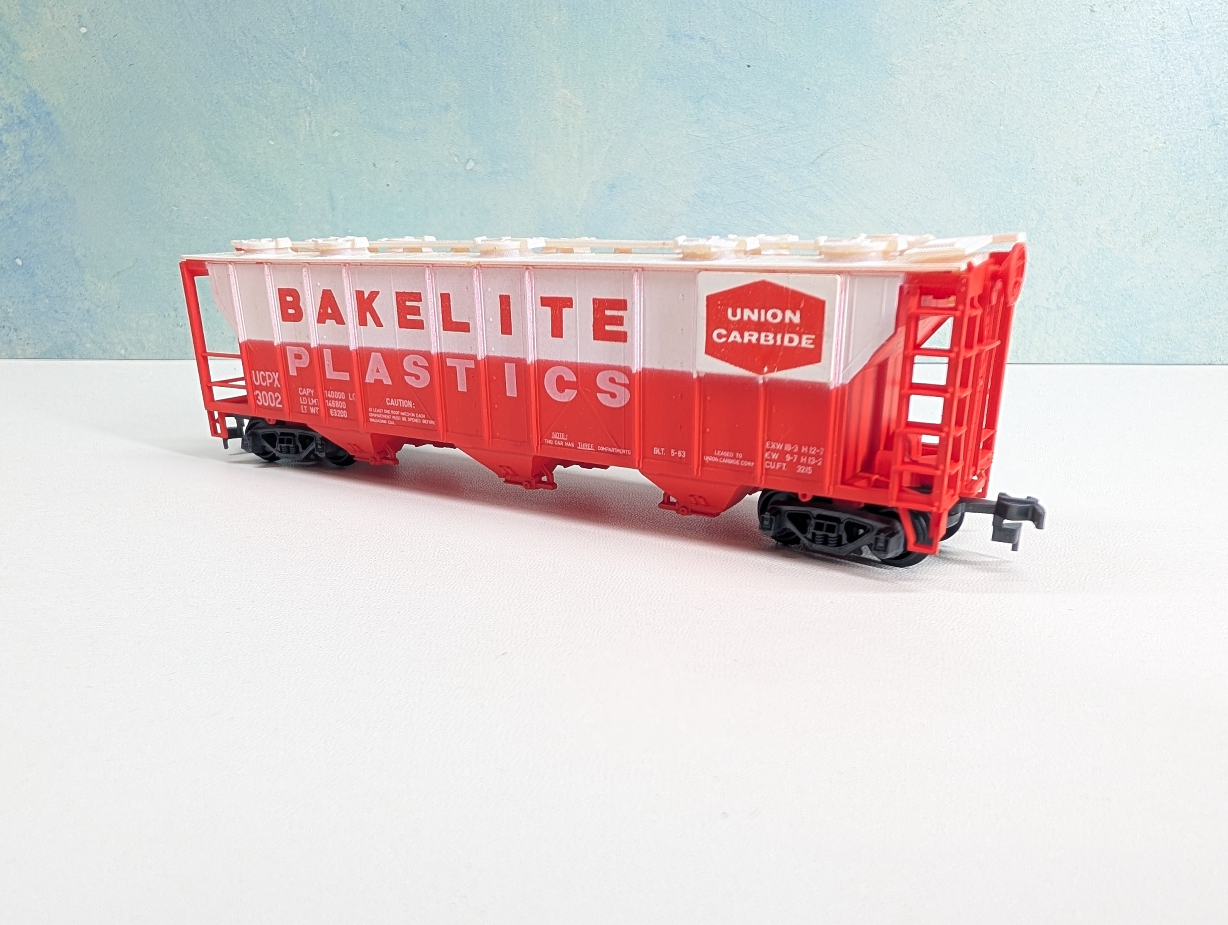 USED HO Scale Covered Hopper Bakelite Plastics UCPX #30021