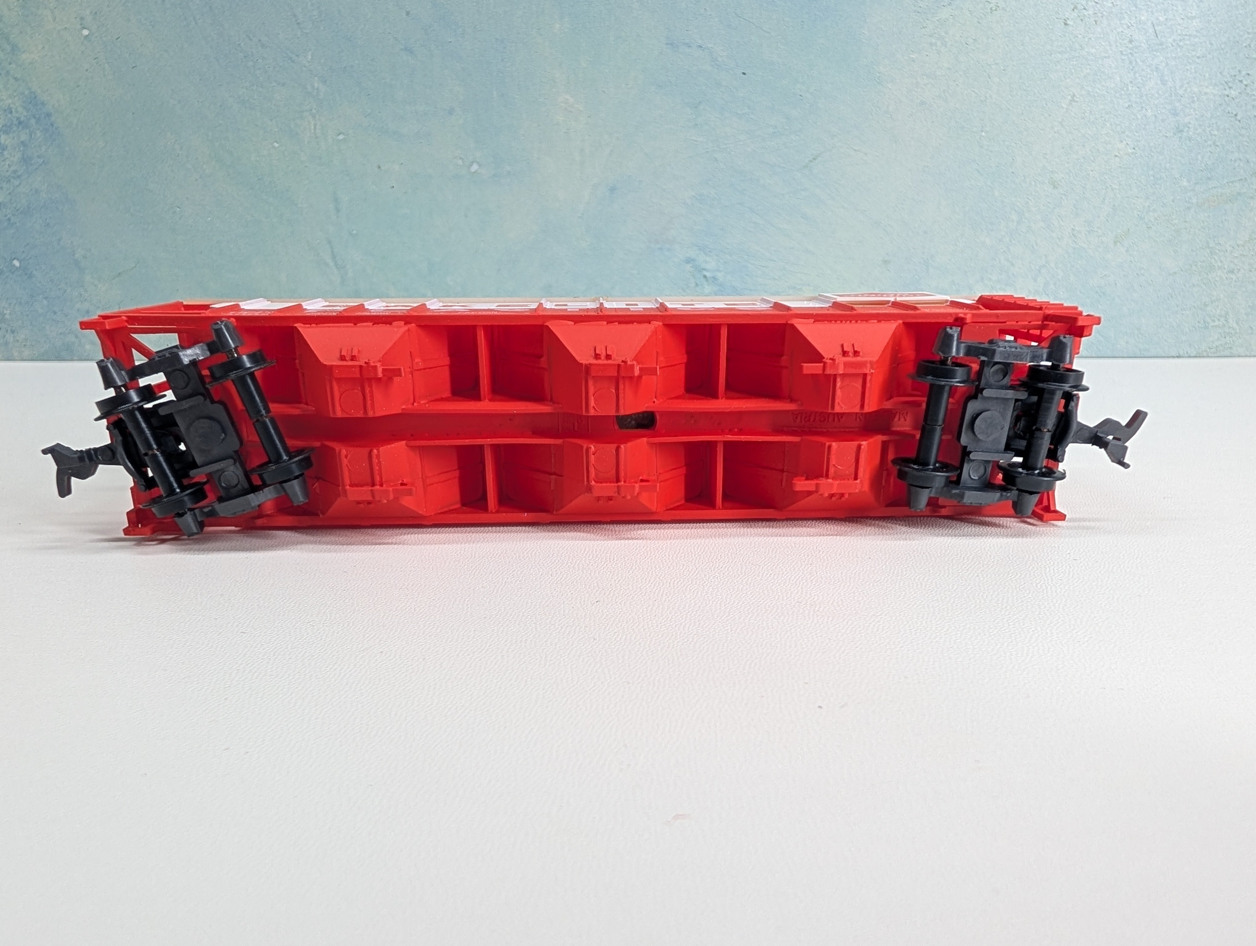 USED HO Scale Covered Hopper Bakelite Plastics UCPX #30021