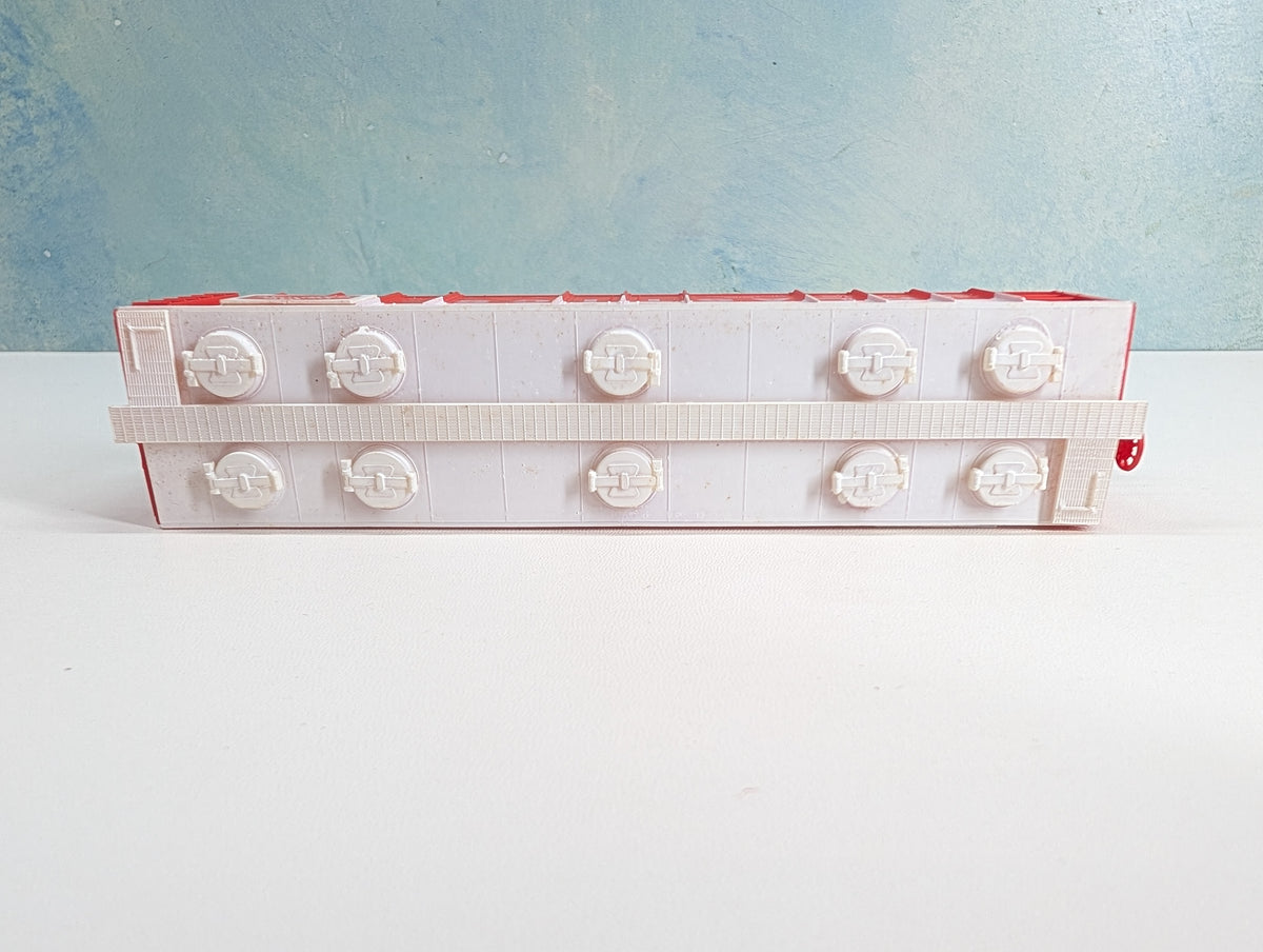 USED HO Scale Covered Hopper Bakelite Plastics UCPX #30021