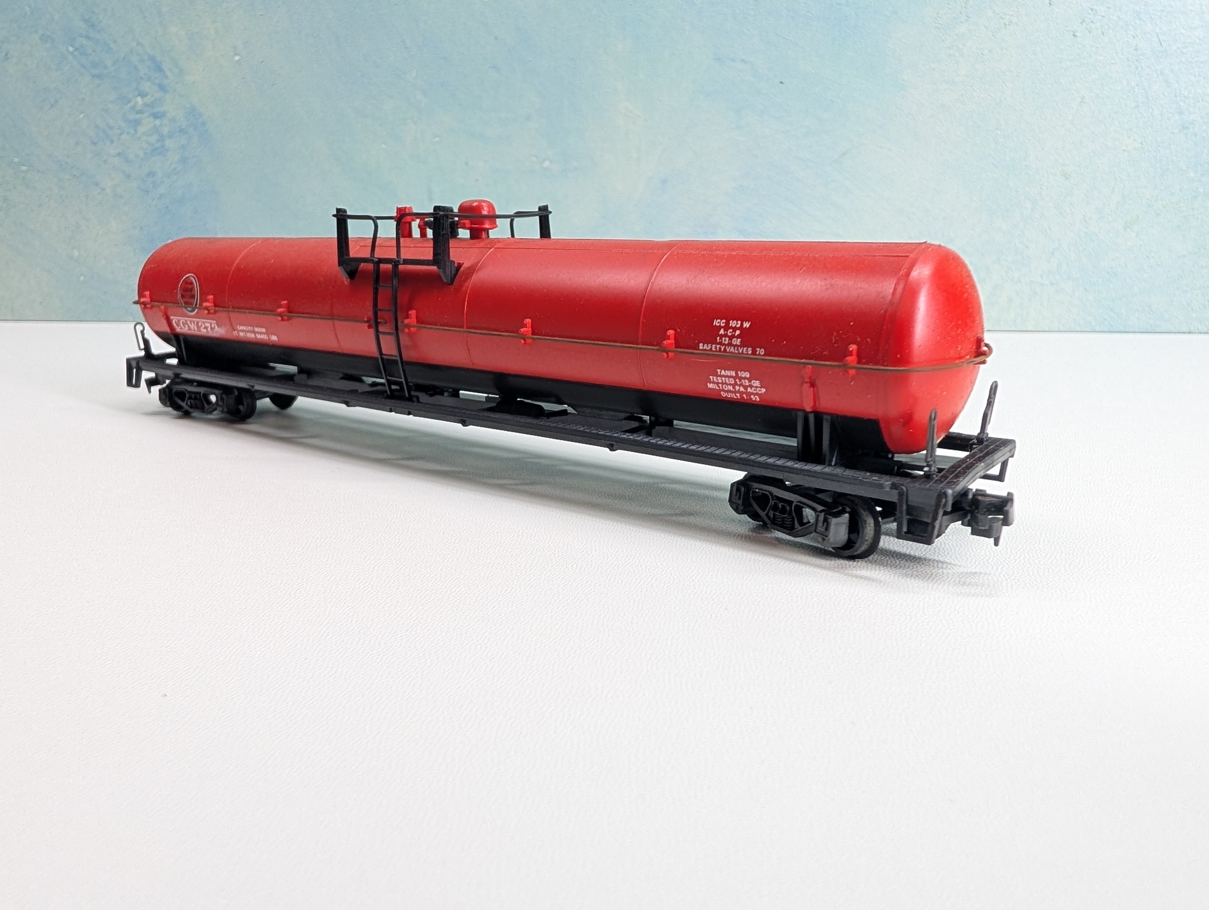 USED PMI 7011 HO Scale 62' Tank Car Chicago Great Western CGW #273