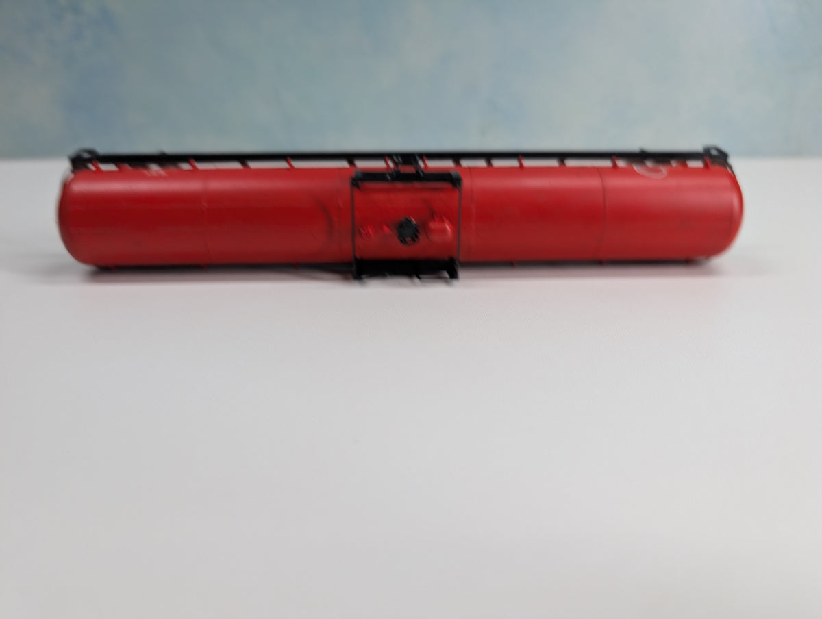 USED PMI 7011 HO Scale 62' Tank Car Chicago Great Western CGW #273