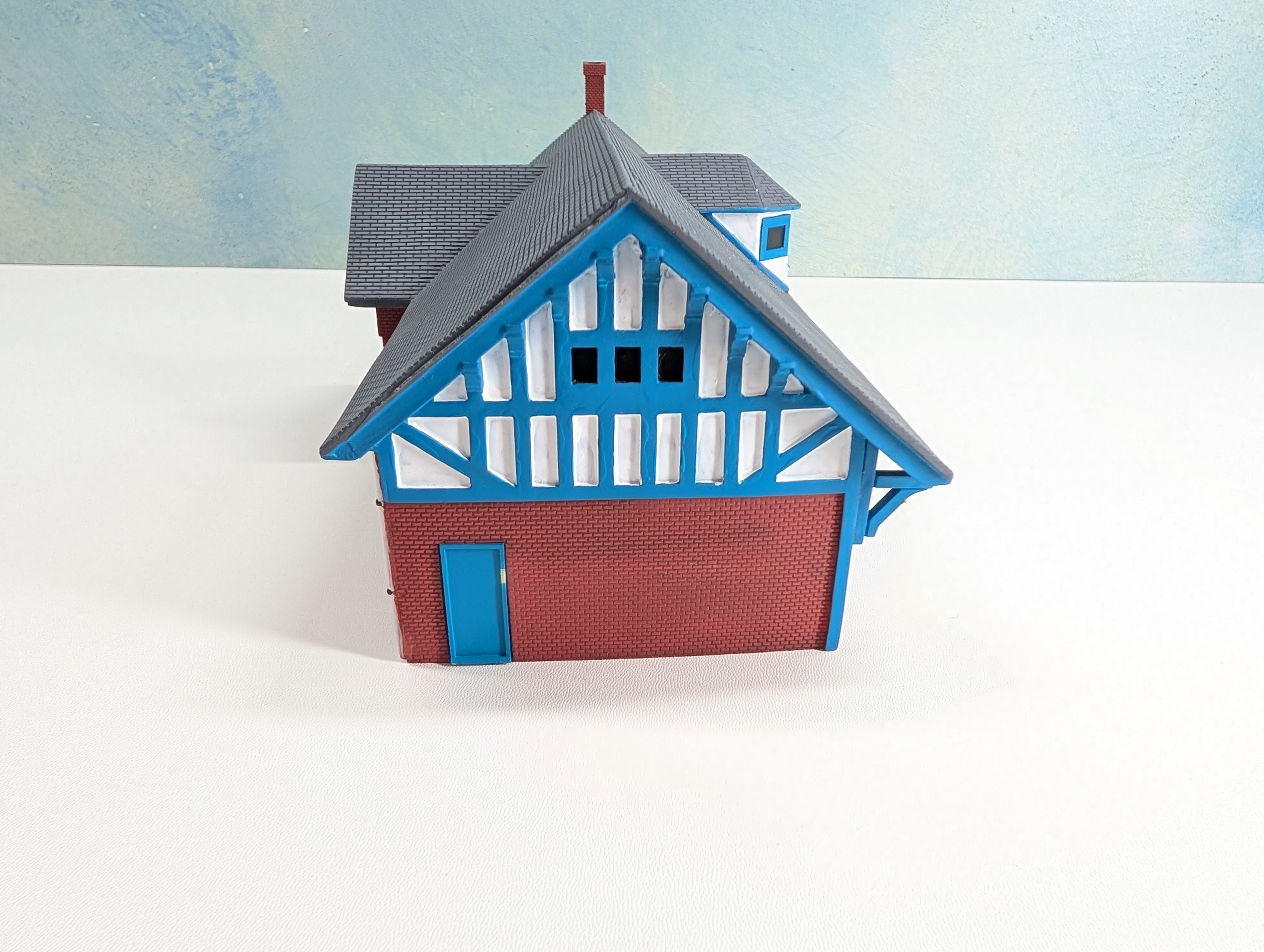USED IMEX 6130 HO Scale Train Station Resin