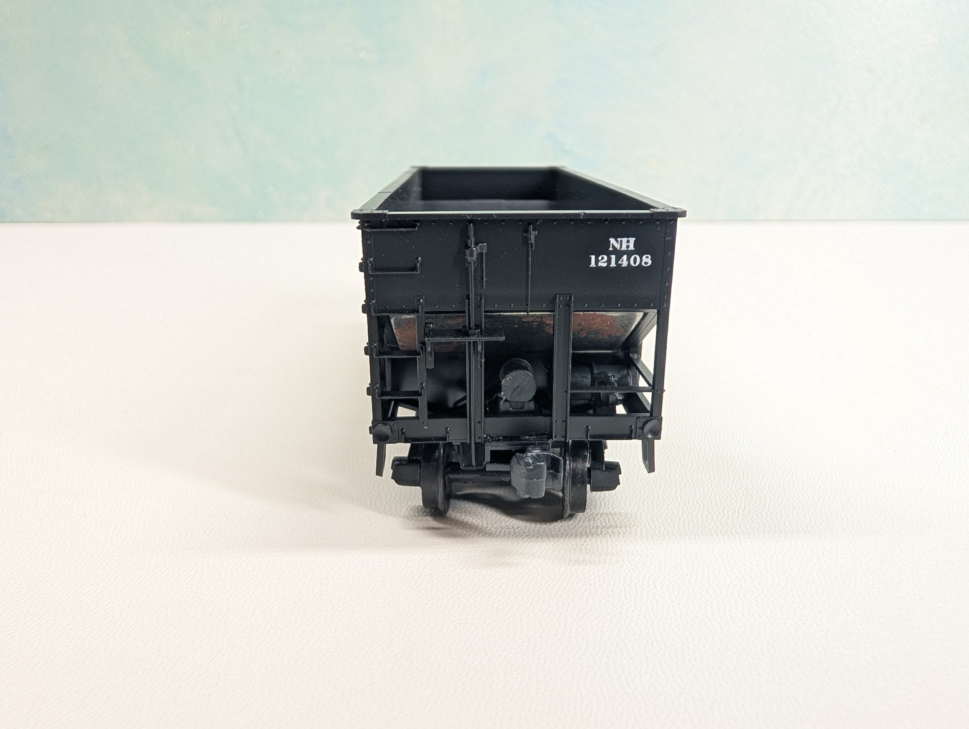 USED Accurail HO Scale 2 Bay Hopper New Haven NH #121408