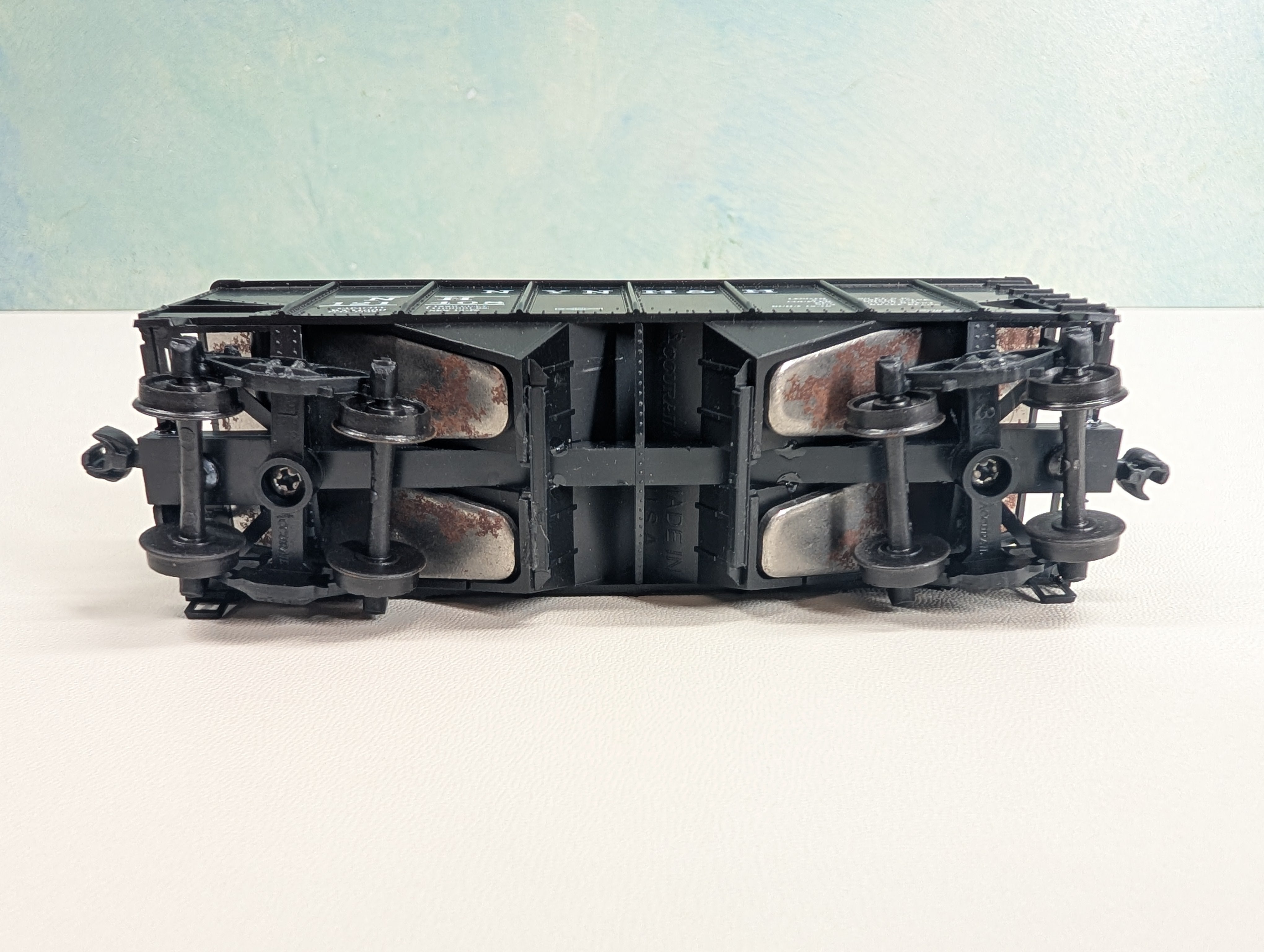 USED Accurail HO Scale 2 Bay Hopper New Haven NH #121408