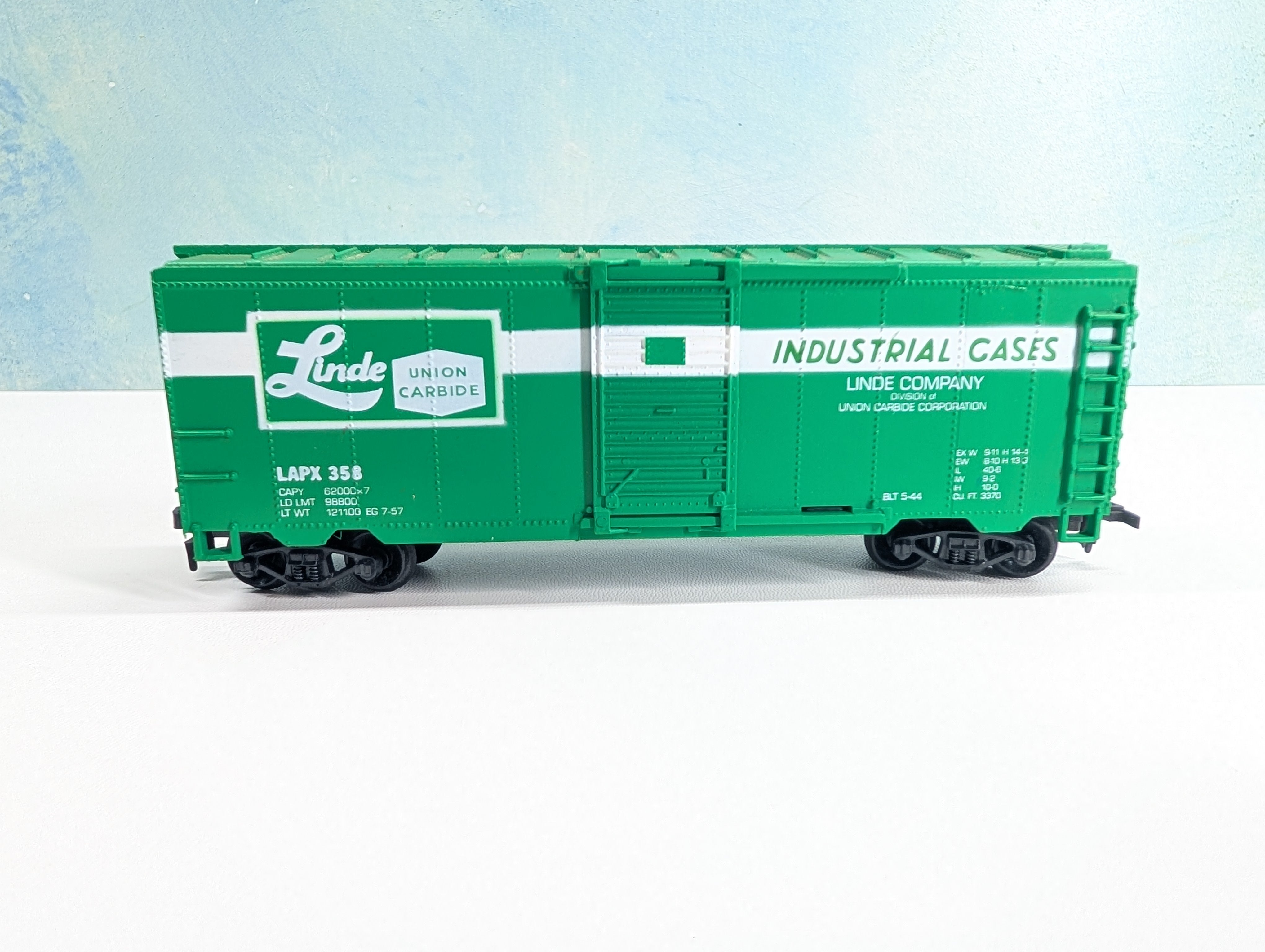 USED Life-Like HO Scale 40' Box Car Linde Union Carbide LAPX #358