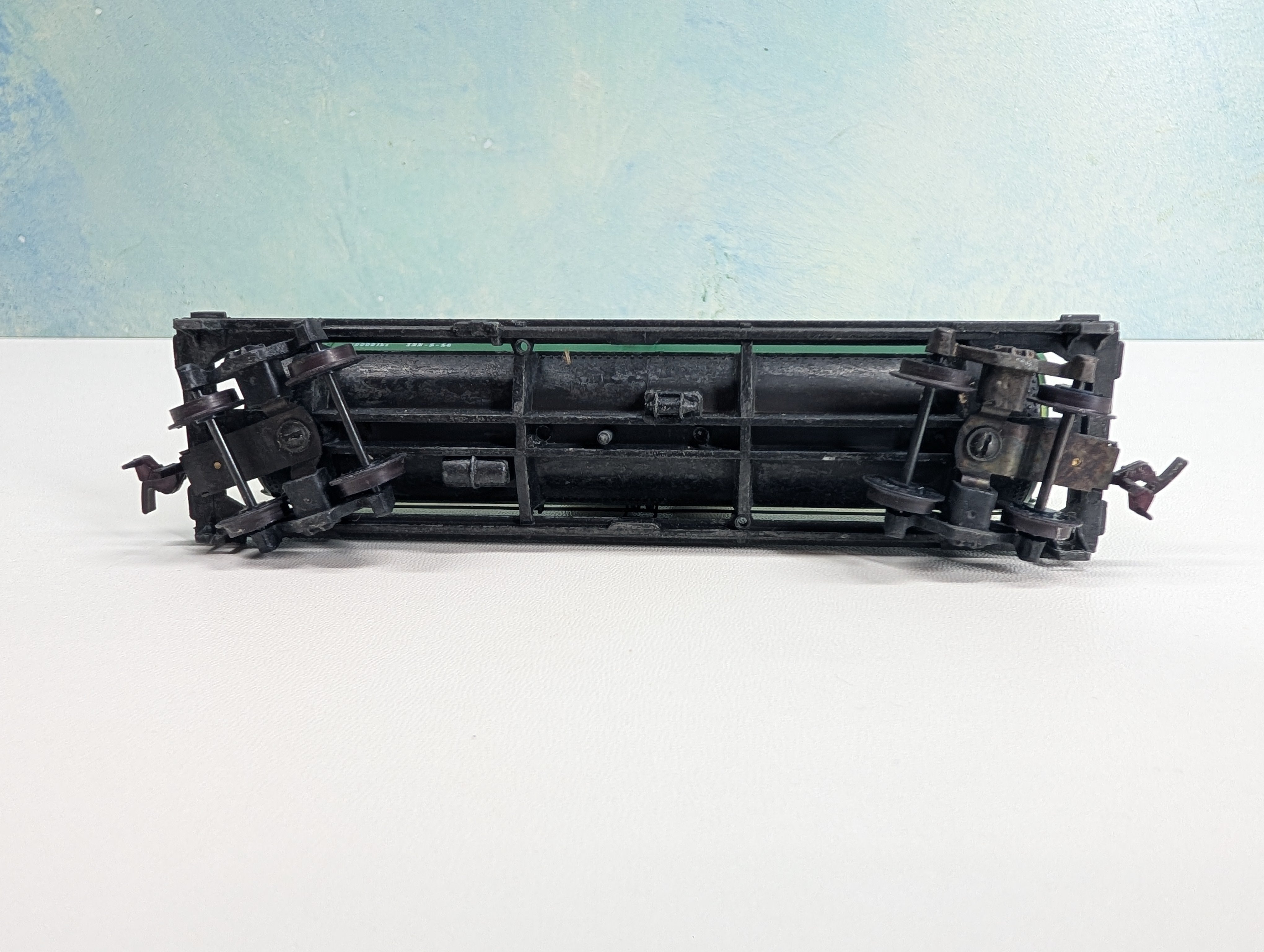 USED Mantua HO Scale Tank Car DuPont DUPX #6046