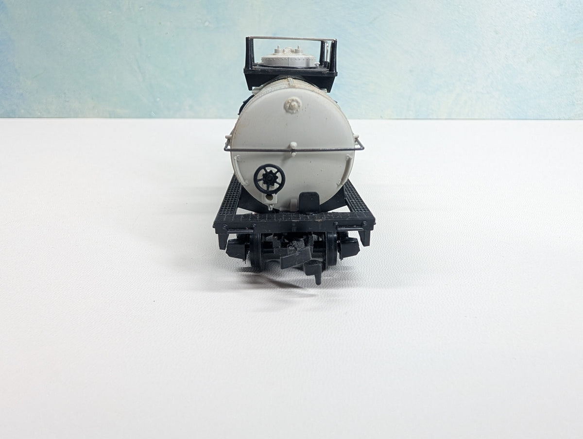 USED Tyco HO Scale Tank Car Diamond Chemicals #74425