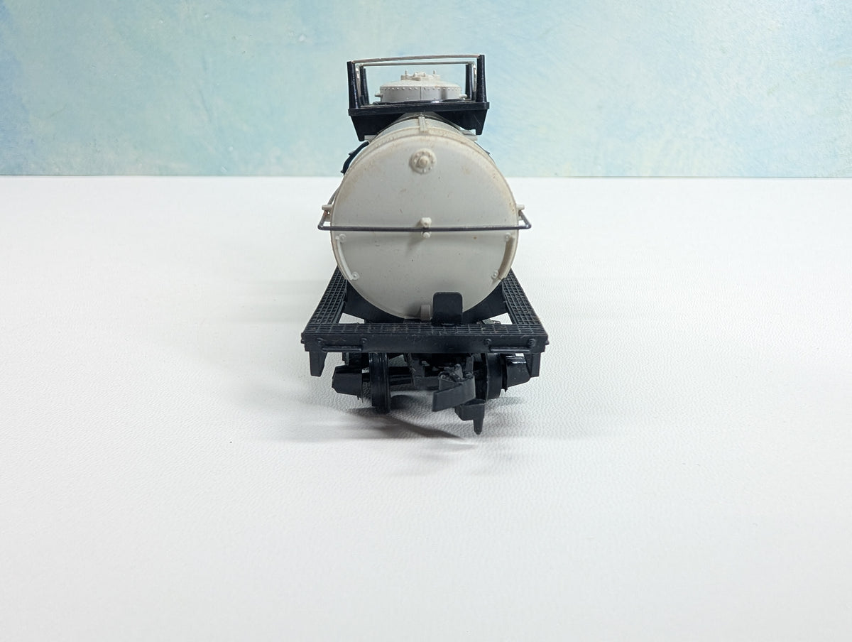 USED Tyco HO Scale Tank Car Diamond Chemicals #74425