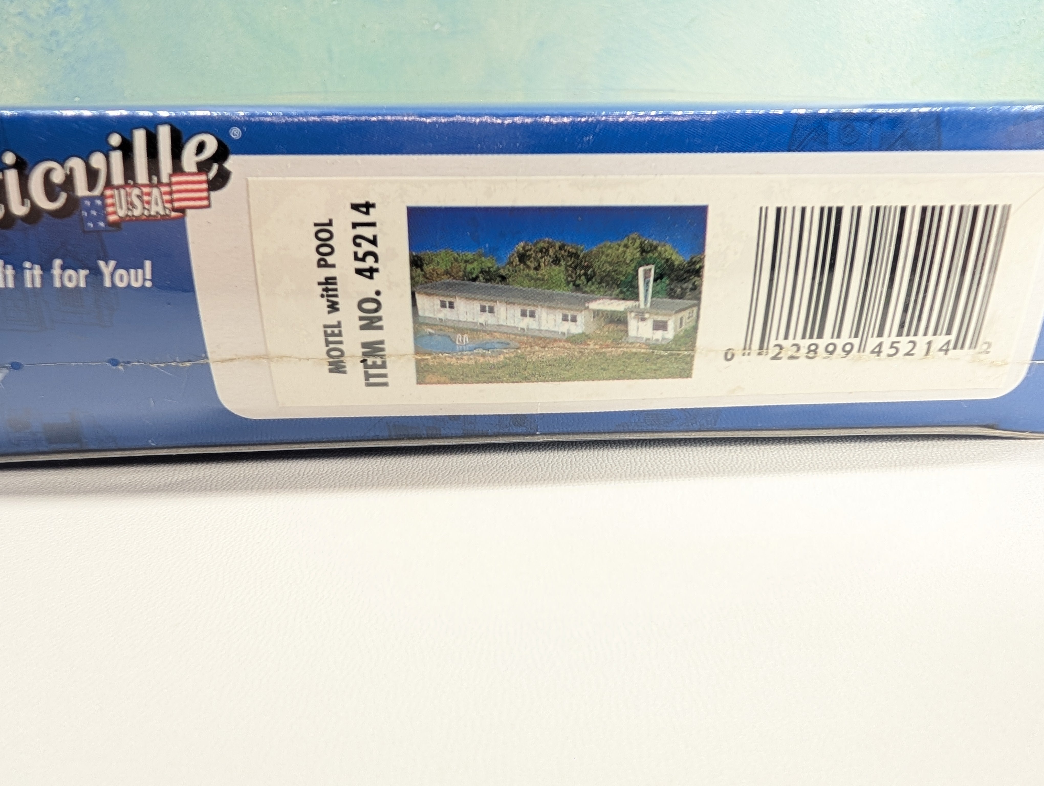 Bachmann Plasticville 45214 HO Scale Motel w/ Pool Sealed KIT
