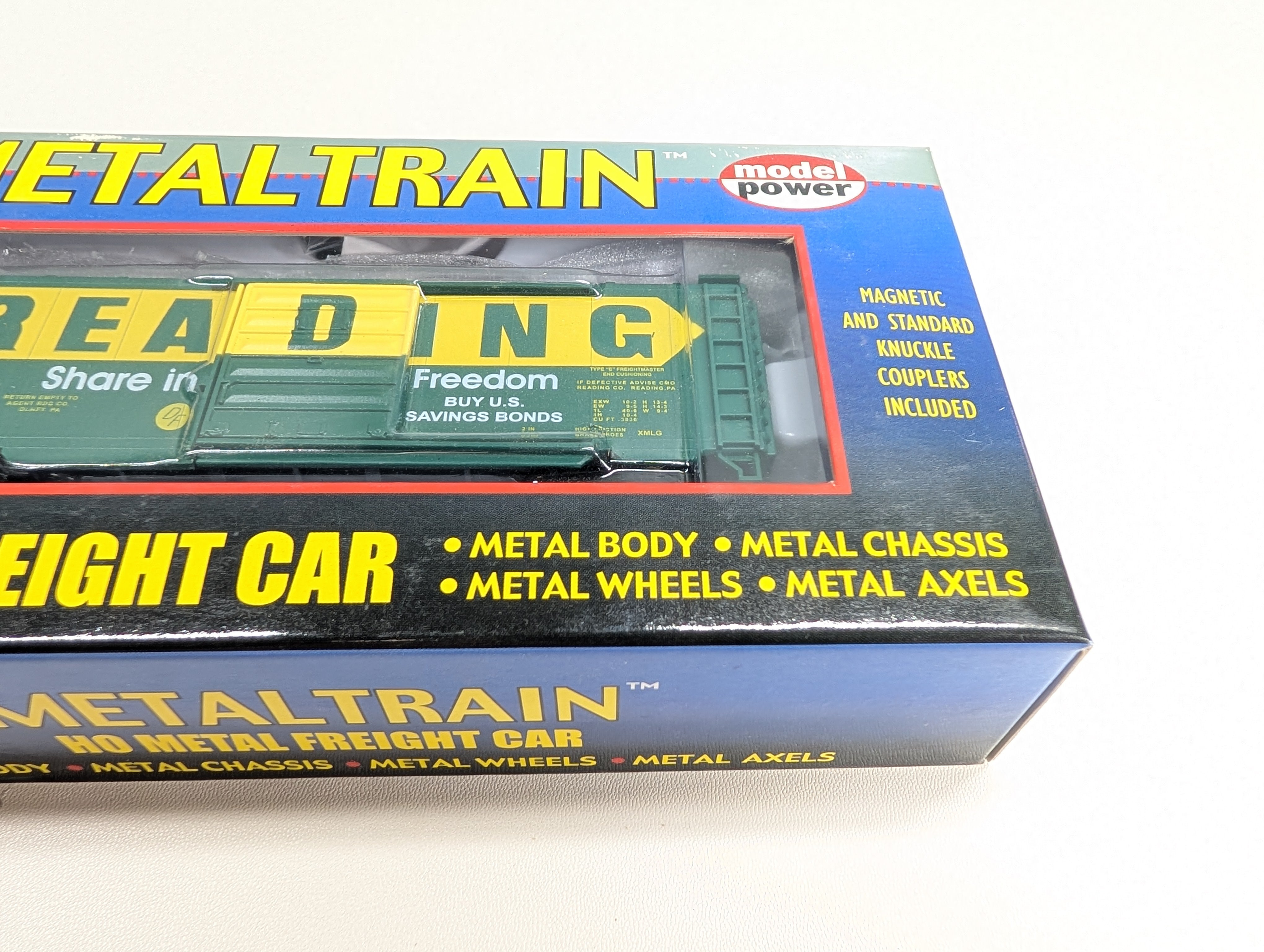 Model Power 2719 HO Scale 40' Metal Box Car, Metal Train Reading RDG #19810 Metal Wheels