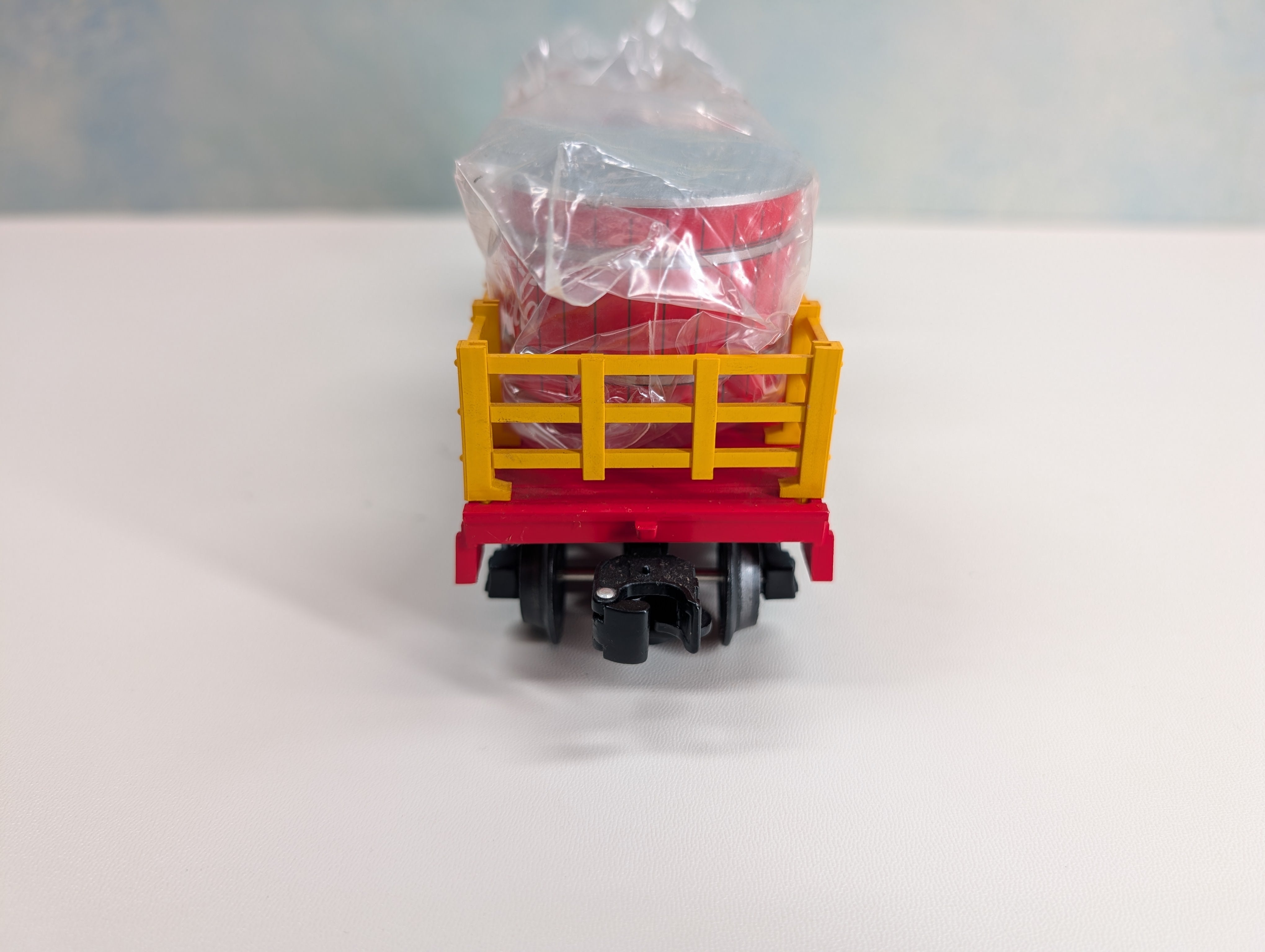 USED Lionel O Flat Car w/ Barrel Loads Coca-Cola 26670