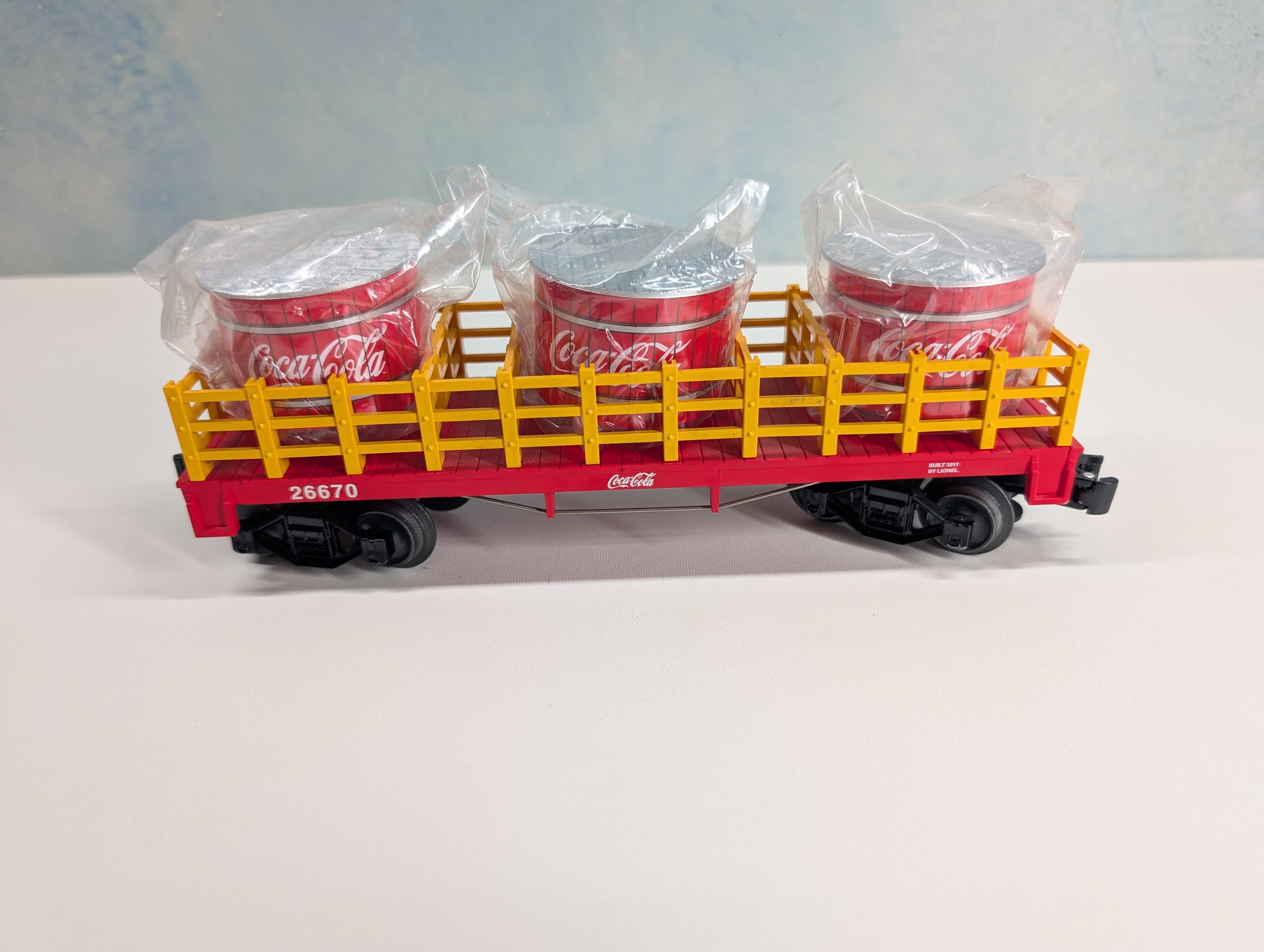 USED Lionel O Flat Car w/ Barrel Loads Coca-Cola 26670