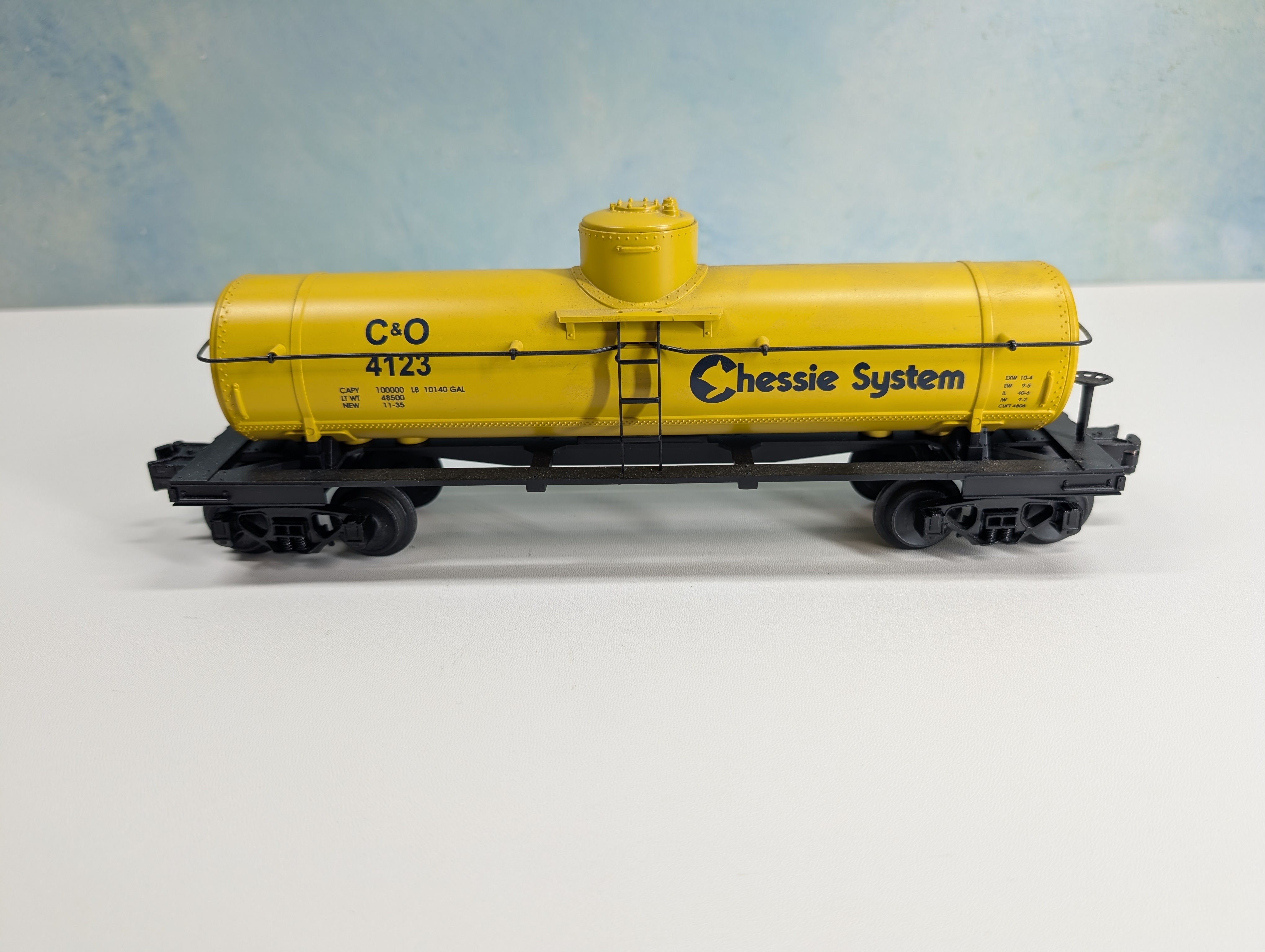 USED MTH O Single Dome Tank Car Chessie System C&O #4123