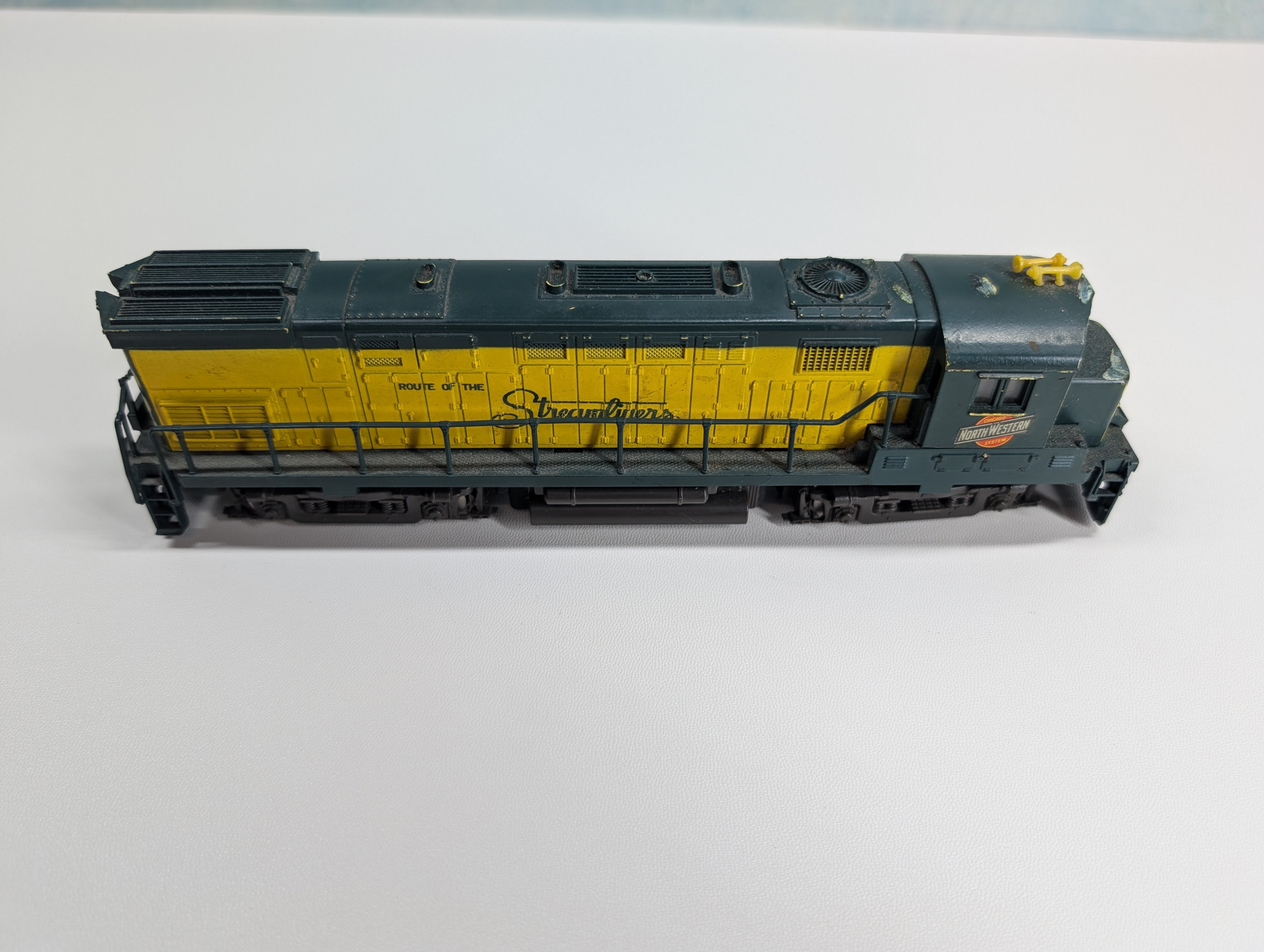 USED AHM HO Scale Alco Century 424 Diesel Locomotive Chicago & North Western Route of the 400 Tested! DC