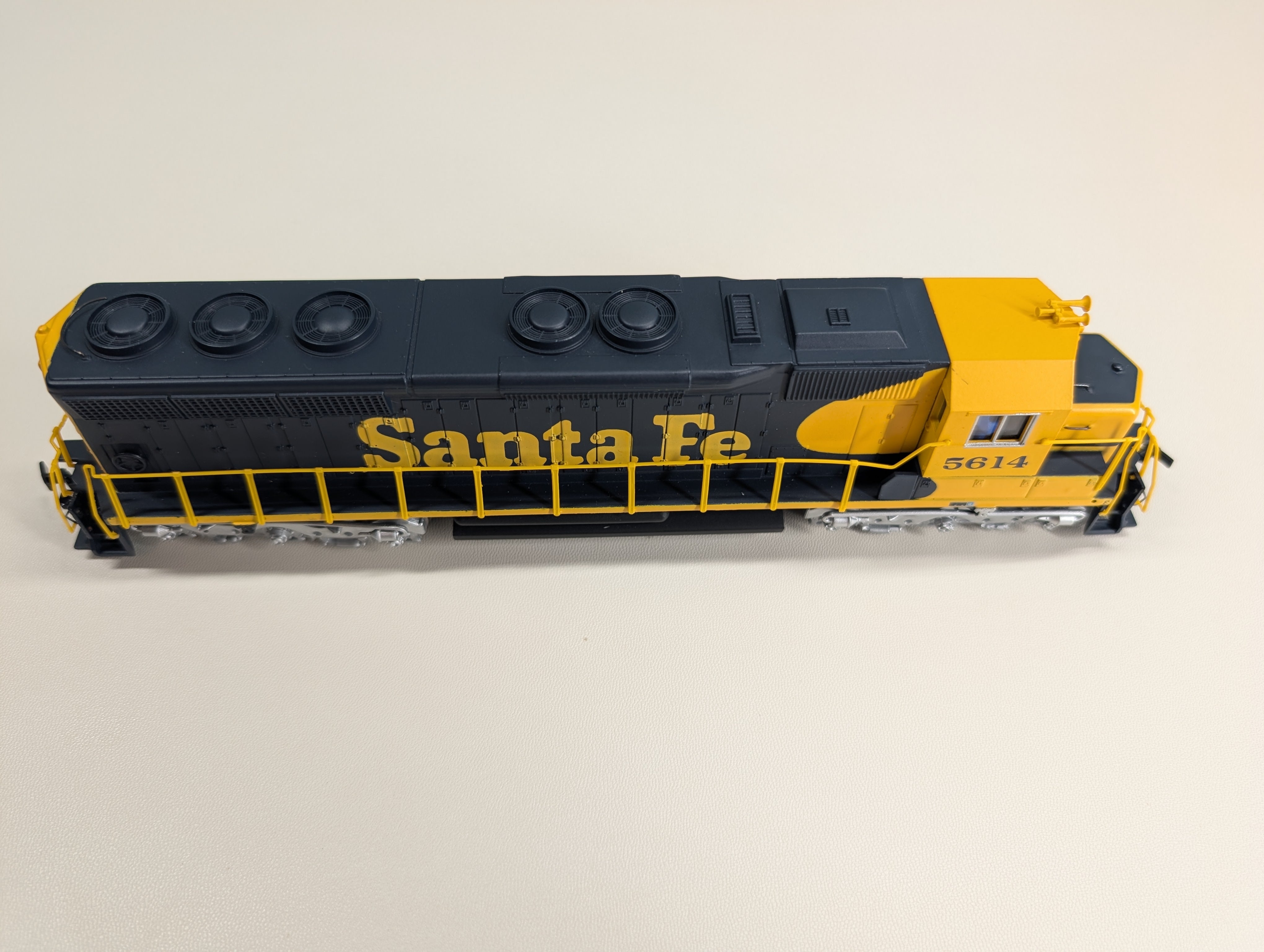USED Bachmann 11613 HO Scale EMD SD45 Diesel Locomotive Santa Fe #5614 Runs Great! DC