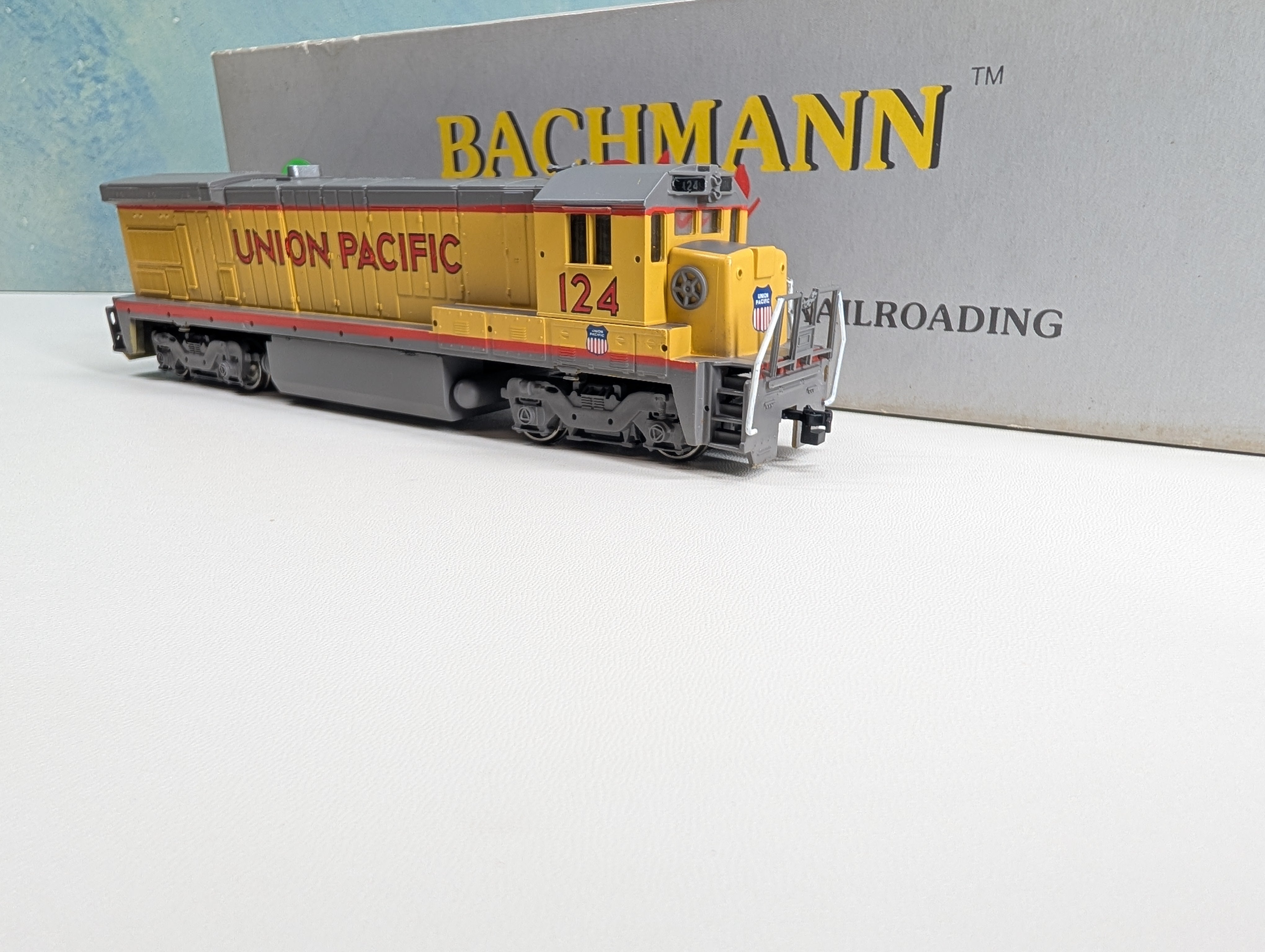 USED Bachmann 31102 HO Scale B23-7 Diesel Locomotive Union Pacific #124 DC