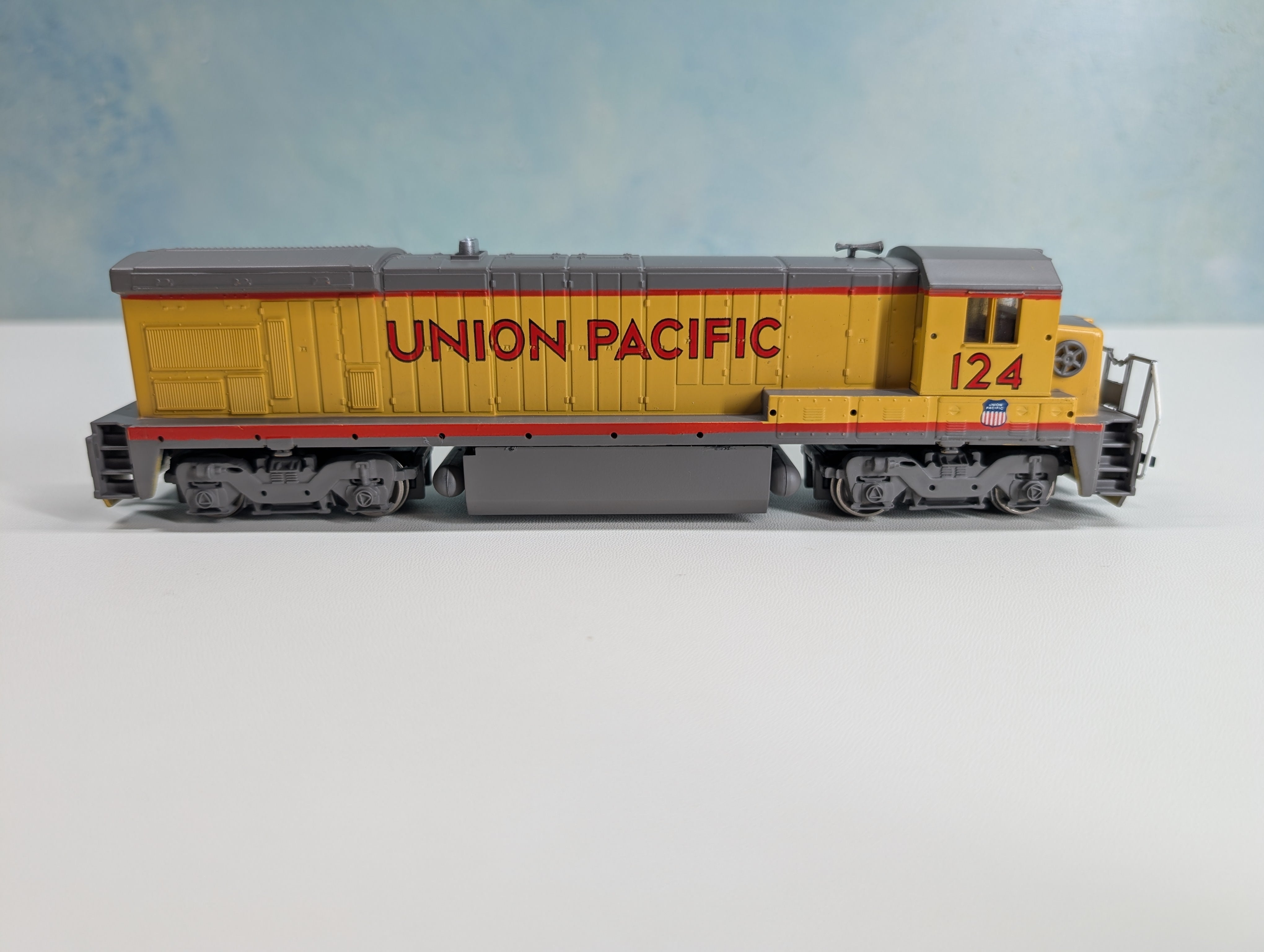 USED Bachmann 31102 HO Scale B23-7 Diesel Locomotive Union Pacific #124 DC