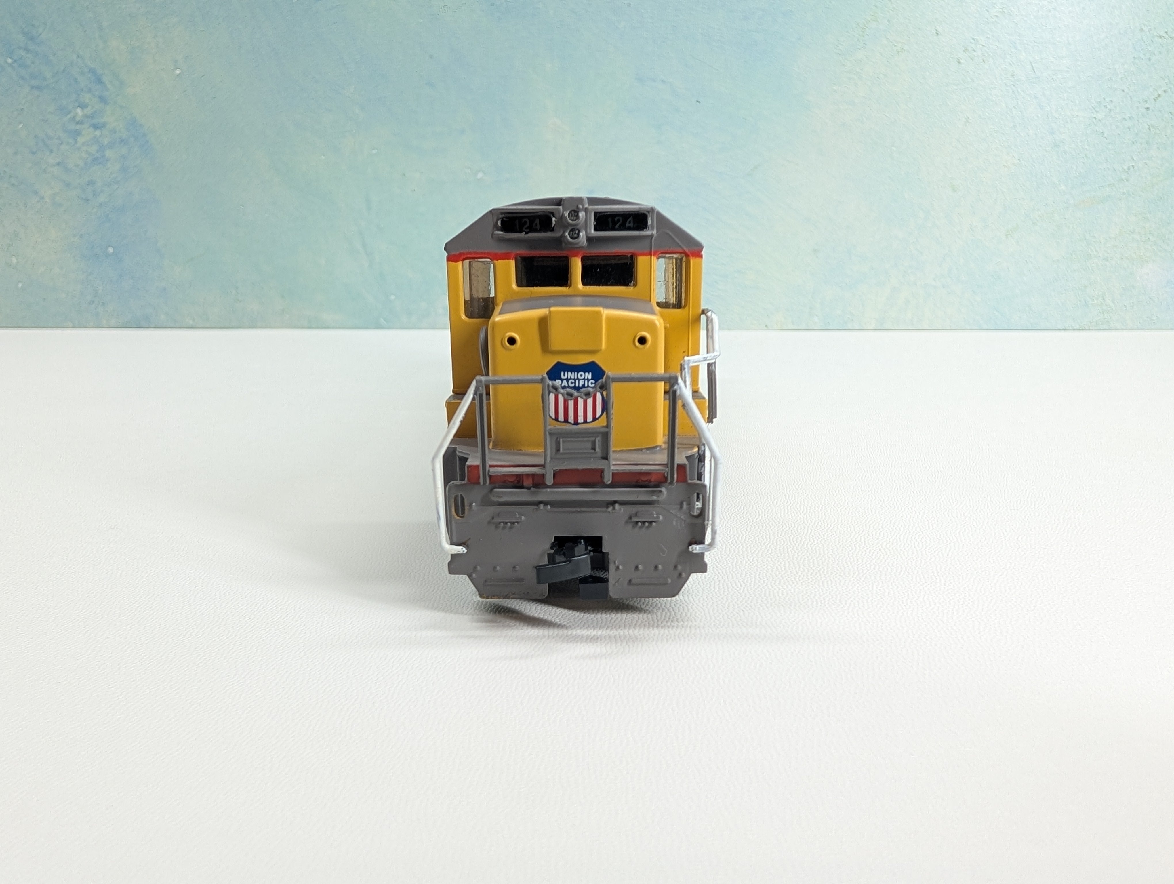USED Bachmann 31102 HO Scale B23-7 Diesel Locomotive Union Pacific #124 DC