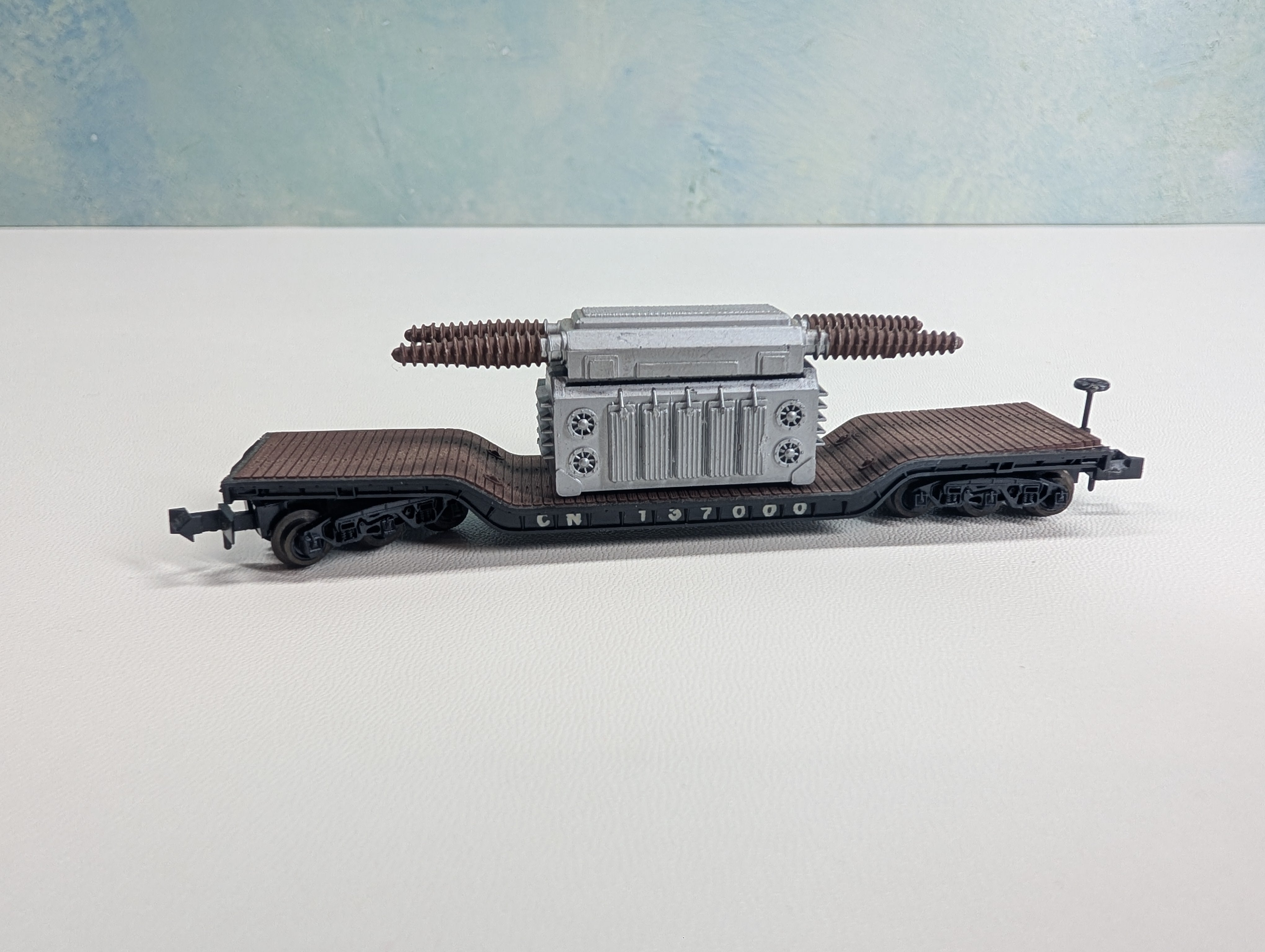 USED Atlas 2341 N Scale Center Depressed Flat Car w/ High Voltage Load Canadian National CN #137000