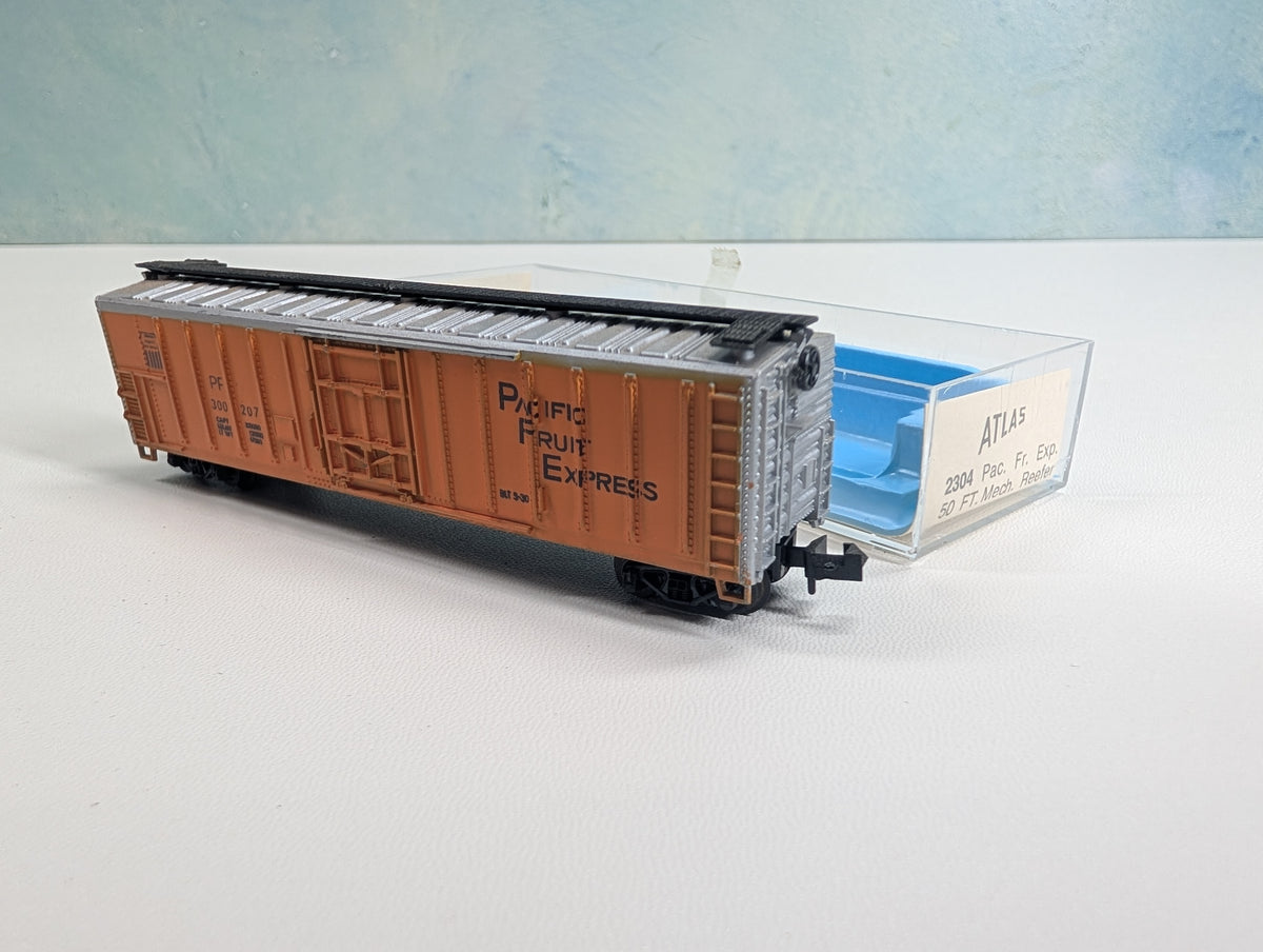 USED Atlas 2304 N Scale 50' Mechanical Reefer Pacific Fruit Express PF #300207