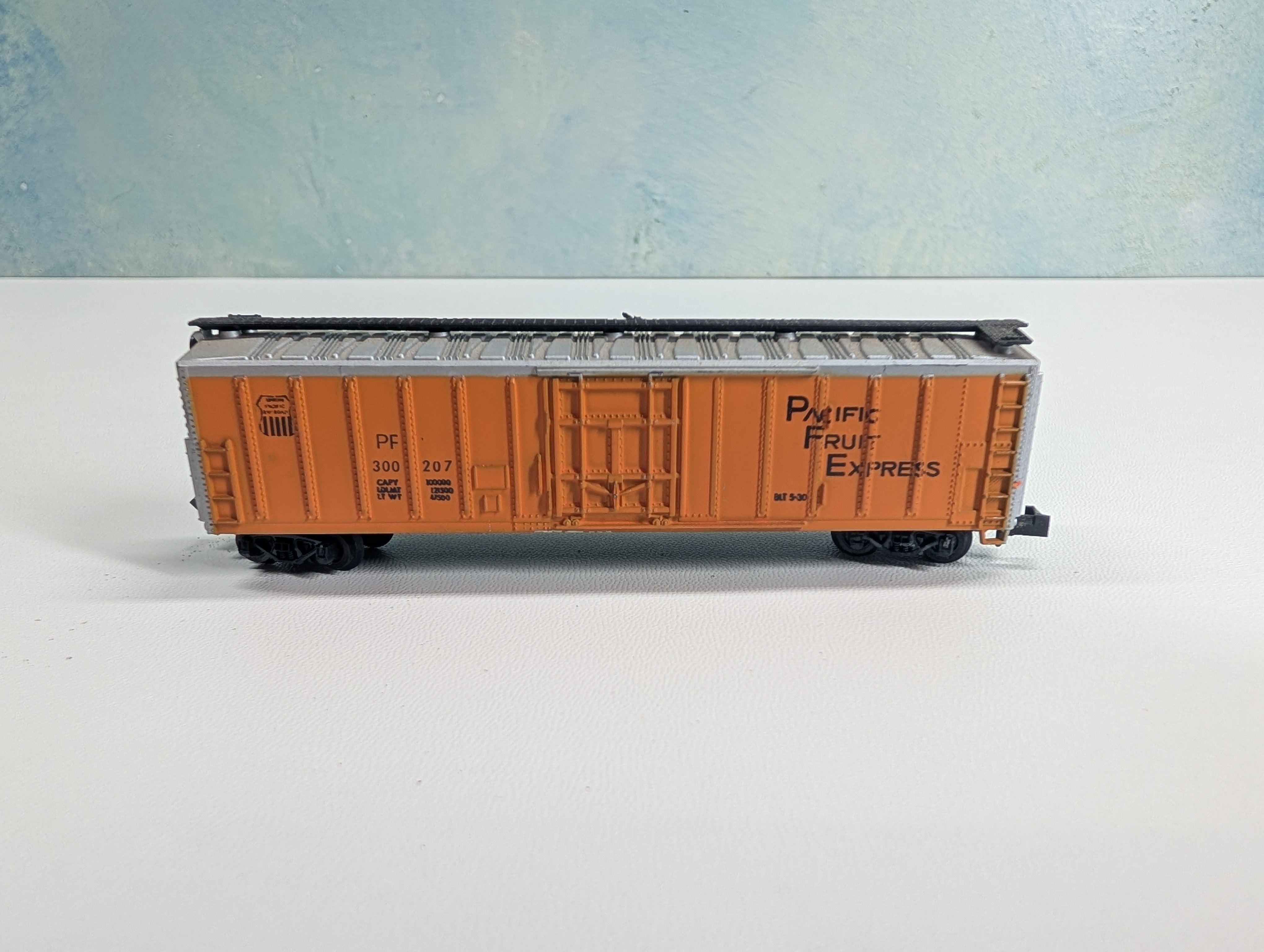 USED Atlas 2304 N Scale 50' Mechanical Reefer Pacific Fruit Express PF #300207