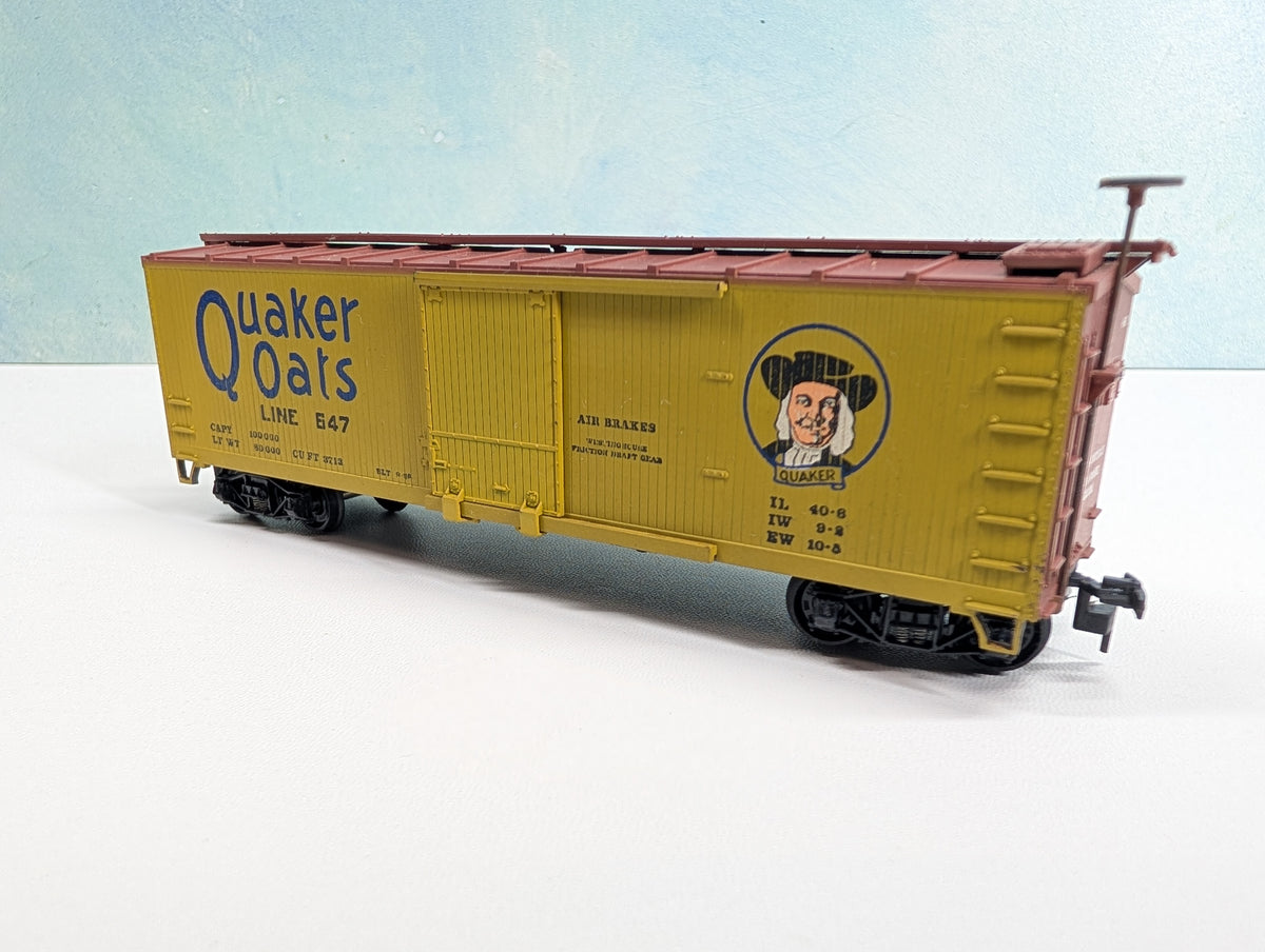 USED TRAIN MINIATURE HO Scale 40' Wooden Reefer Box Car, Billboard Quaker Oats #647