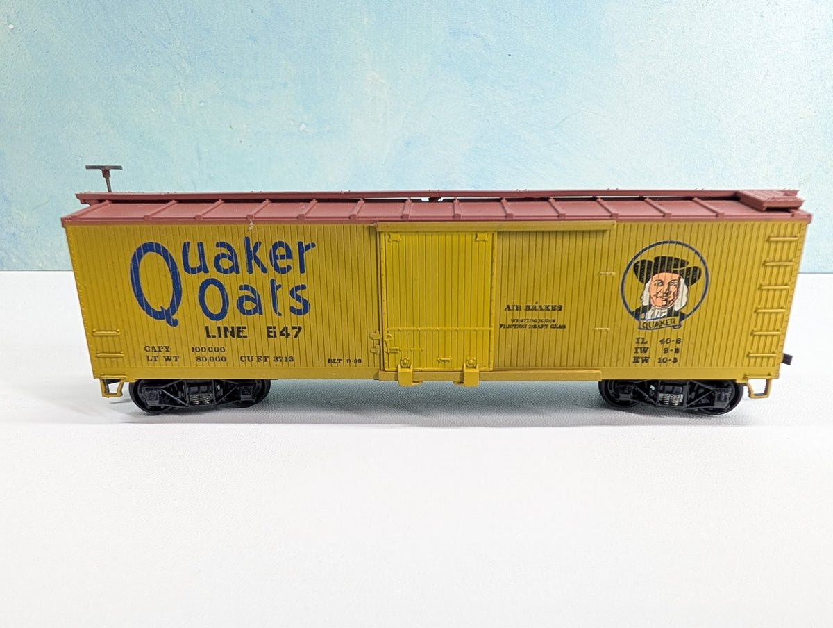 USED TRAIN MINIATURE HO Scale 40' Wooden Reefer Box Car, Billboard Quaker Oats #647