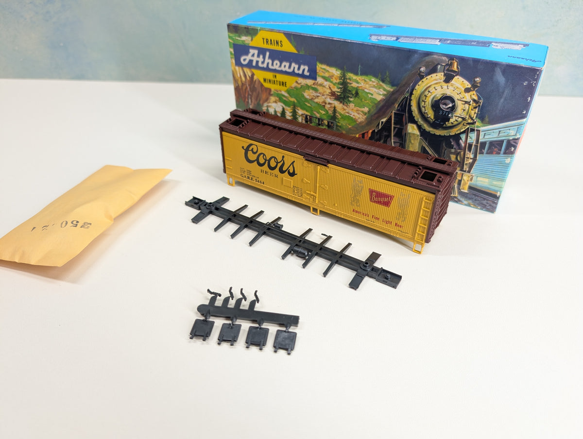 Athearn HO Scale 40' WD Reefer, Beer Car Coors Beer GARE #5464 KIT