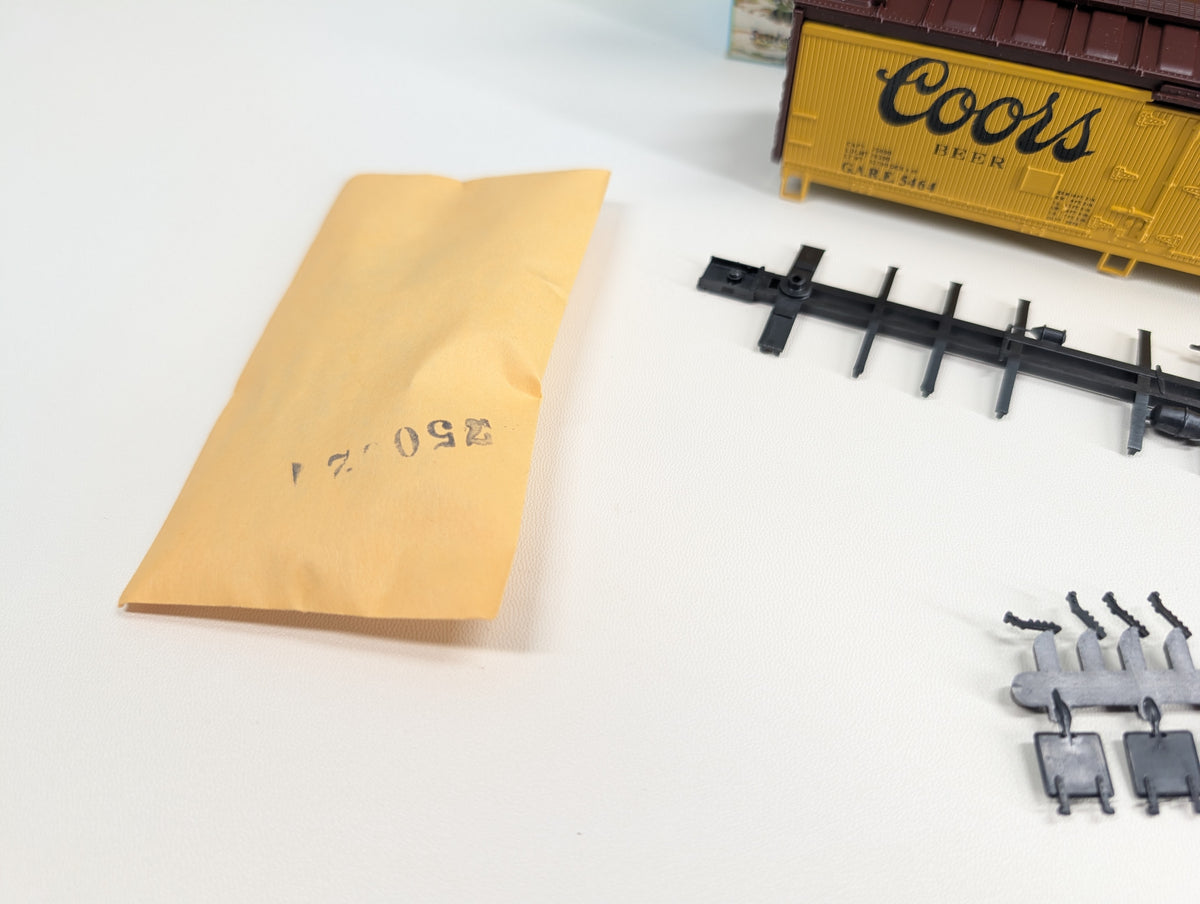 Athearn HO Scale 40' WD Reefer, Beer Car Coors Beer GARE #5464 KIT