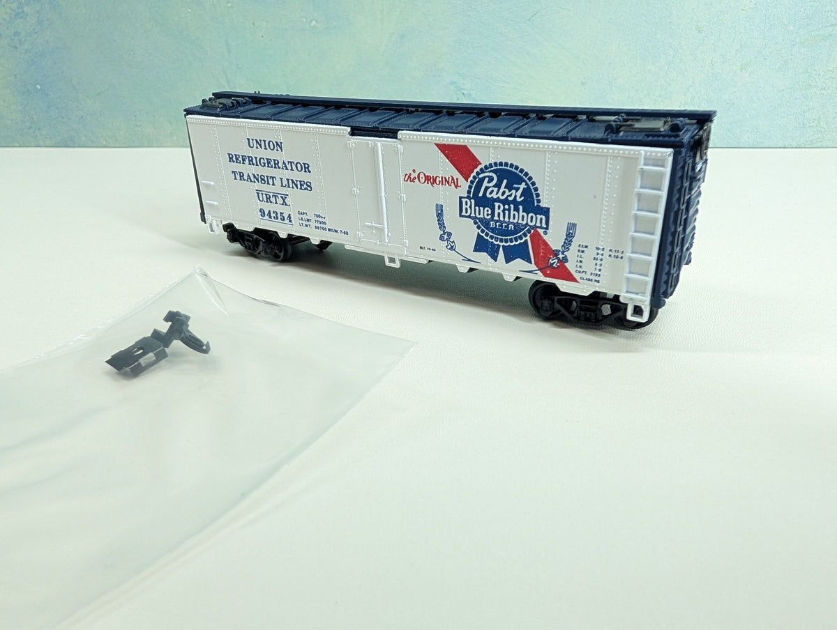 Athearn HO Scale 40' Steel Ice Bunker Reefer Pabst Blue Ribbon Beer URTX #94354 Bev-Bel