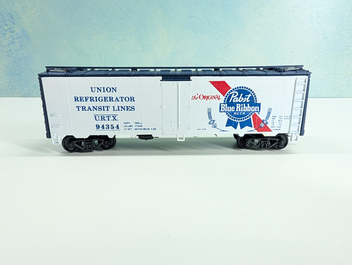 Athearn HO Scale 40' Steel Ice Bunker Reefer Pabst Blue Ribbon Beer URTX #94354 Bev-Bel