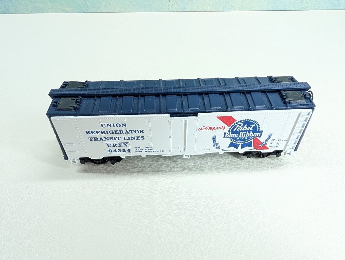 Athearn HO Scale 40' Steel Ice Bunker Reefer Pabst Blue Ribbon Beer URTX #94354 Bev-Bel